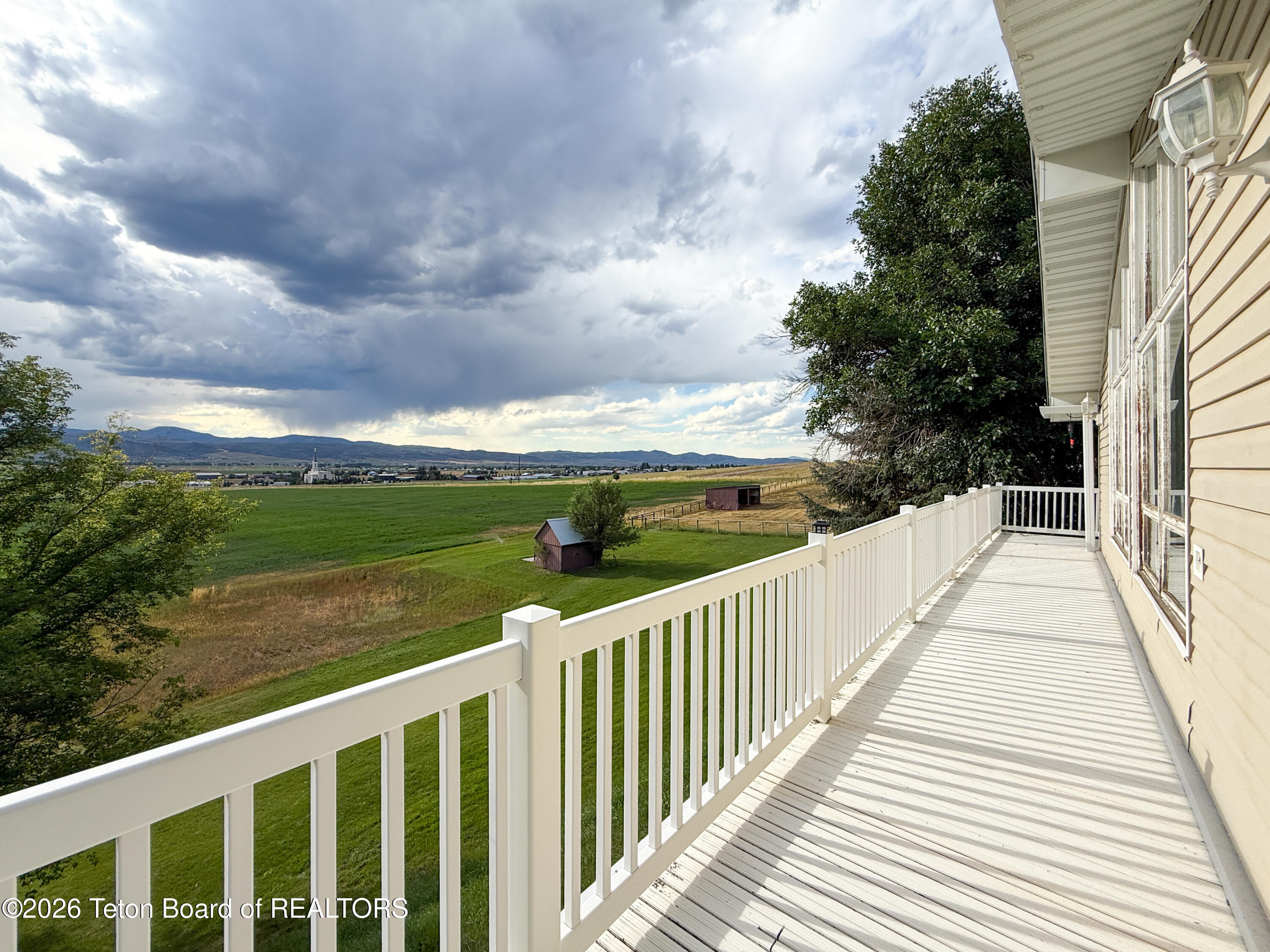 870 SKYVIEW Lane