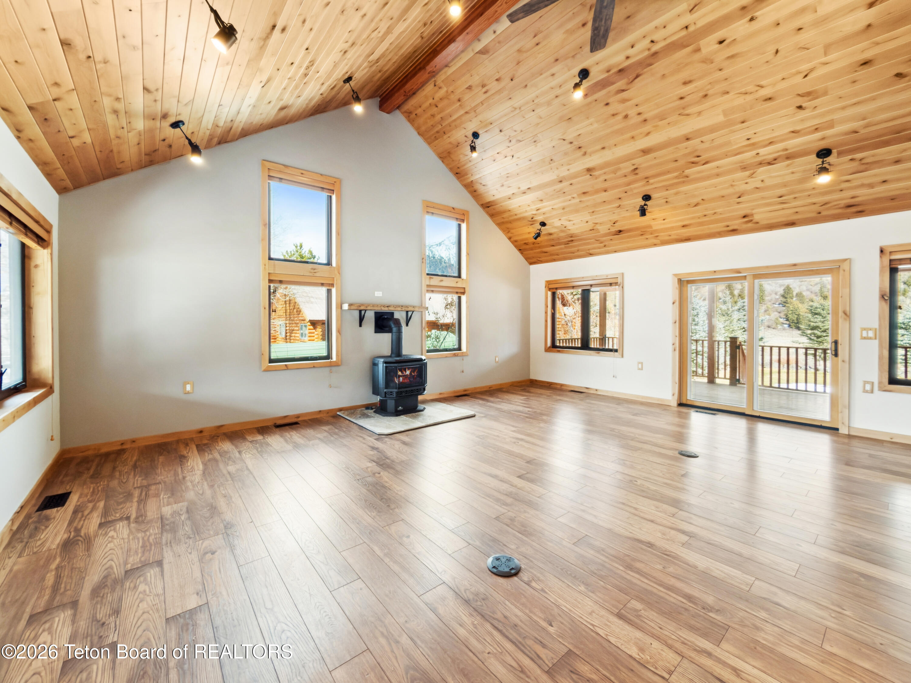 513 THREE RIVERS Drive