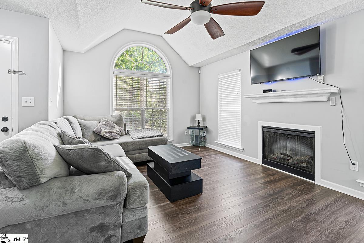 219 N Oak Ridge Drive