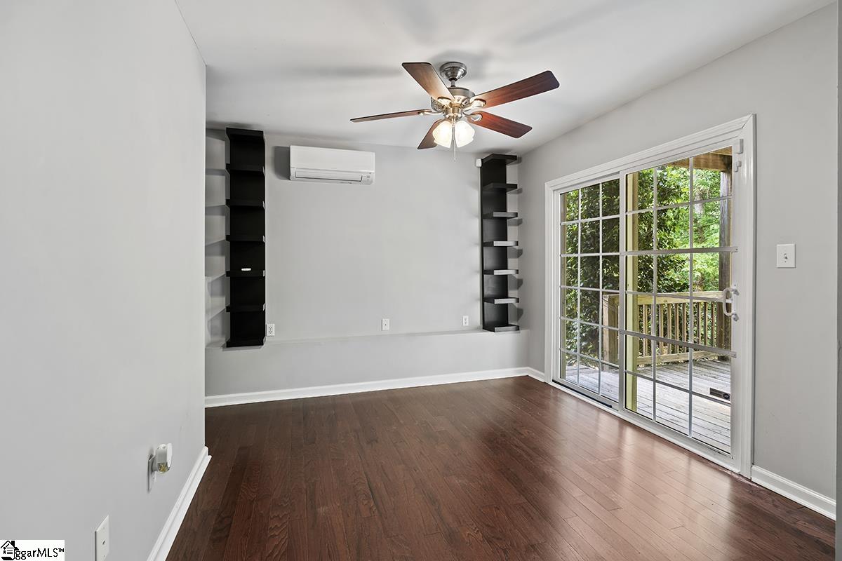 219 N Oak Ridge Drive