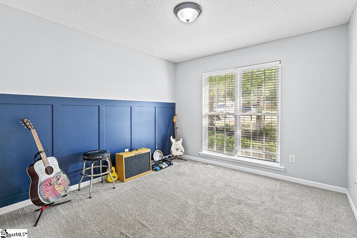 219 N Oak Ridge Drive