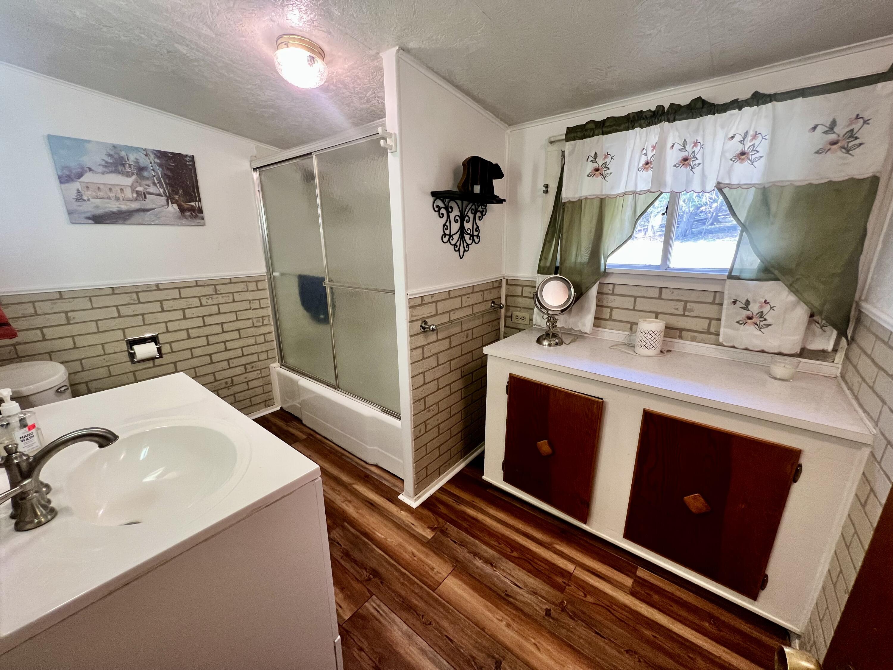 3667 Floody Drive