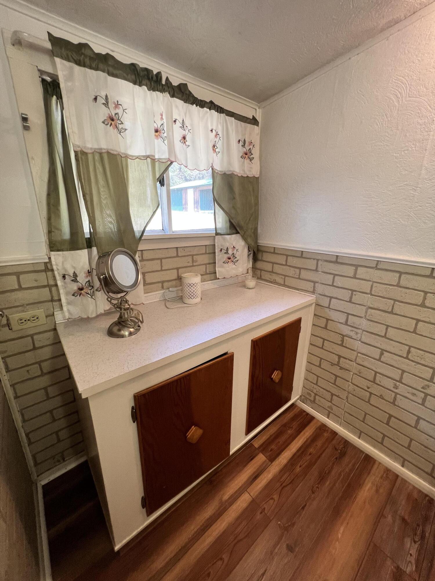 3667 Floody Drive
