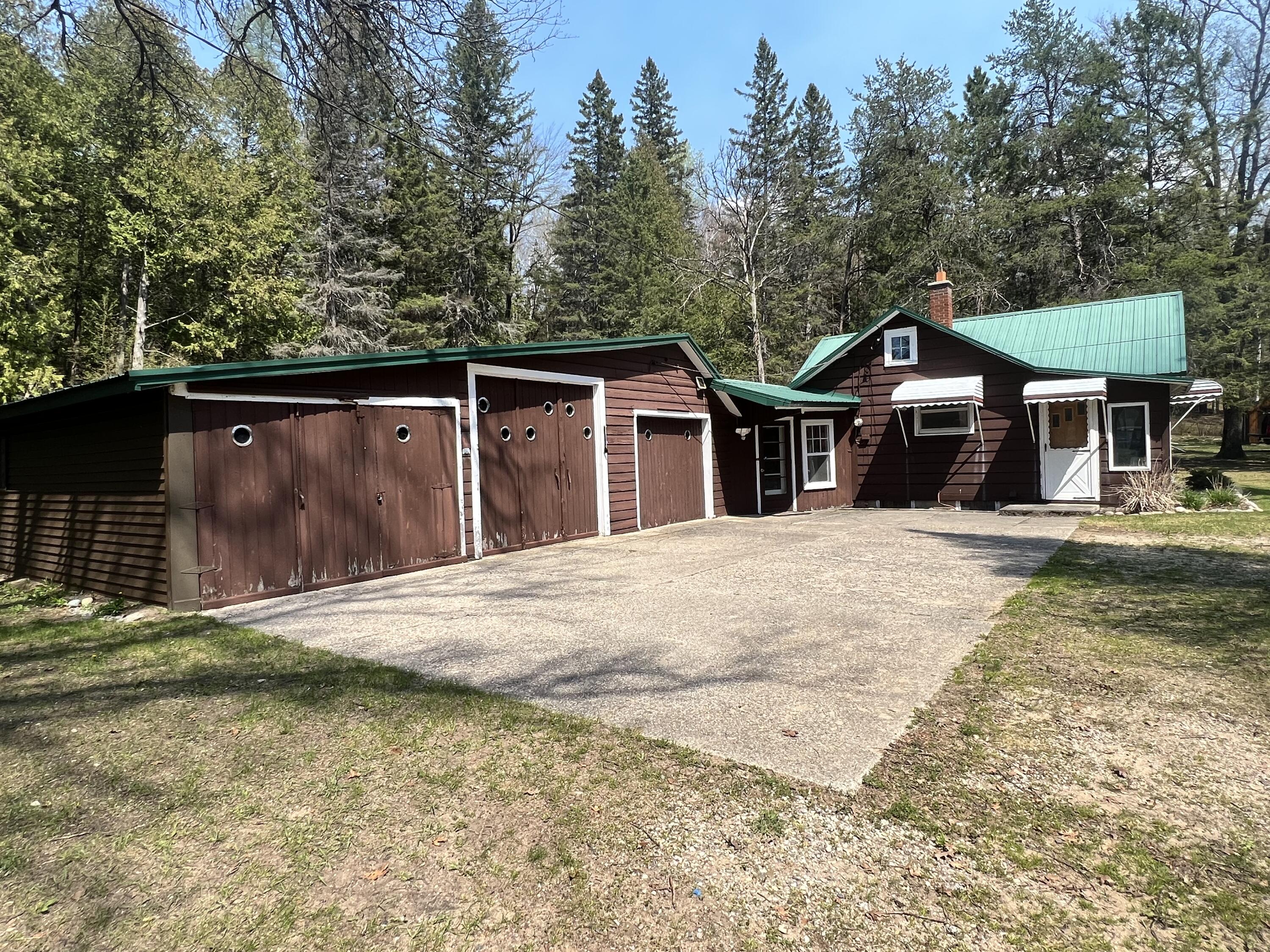 3667 Floody Drive