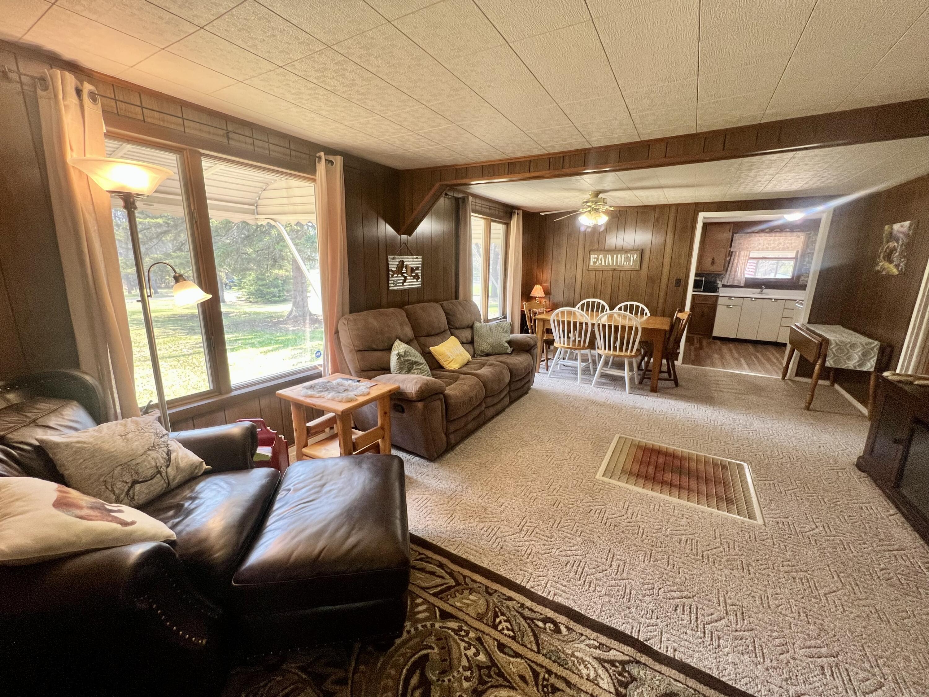 3667 Floody Drive