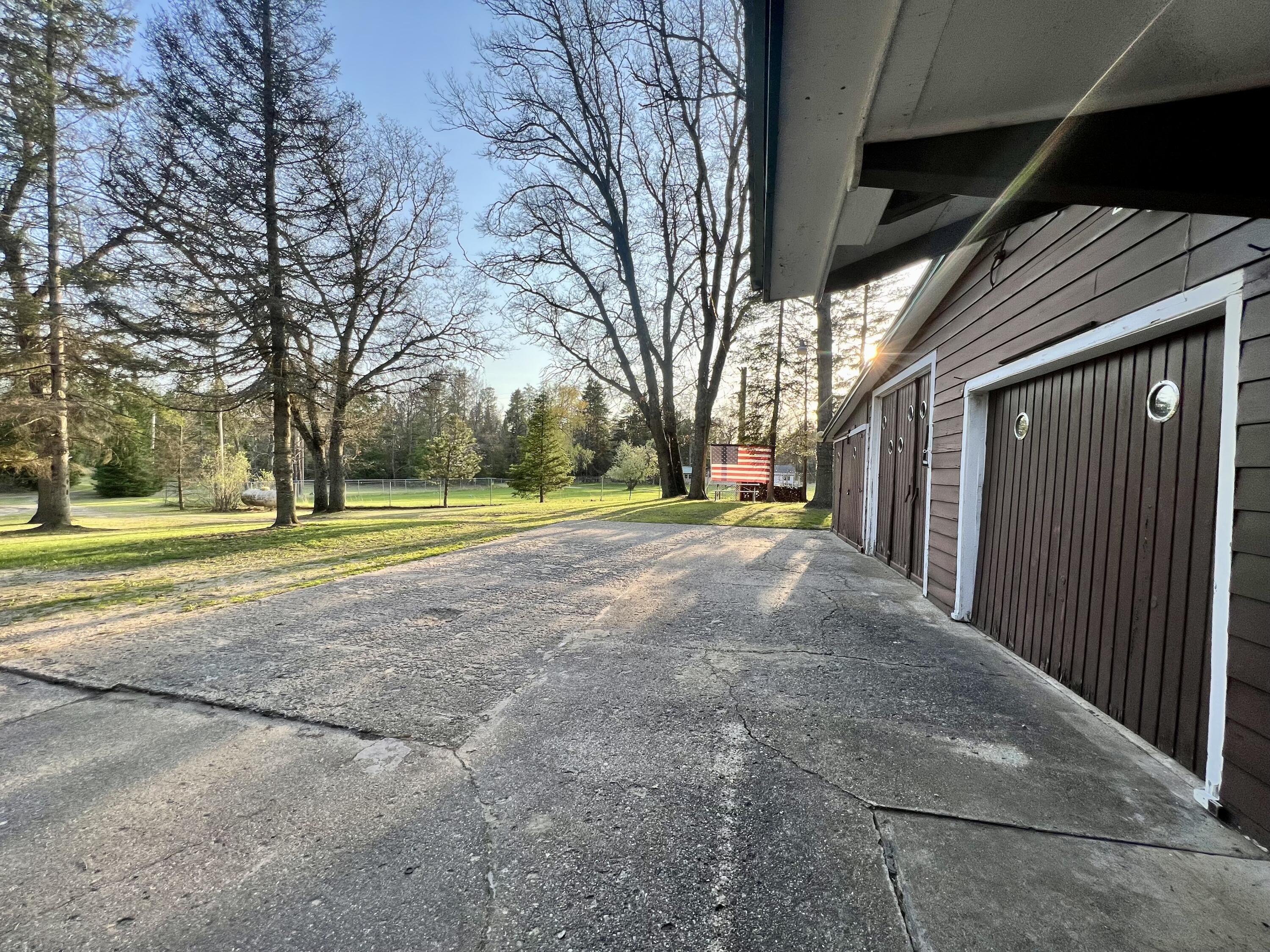 3667 Floody Drive