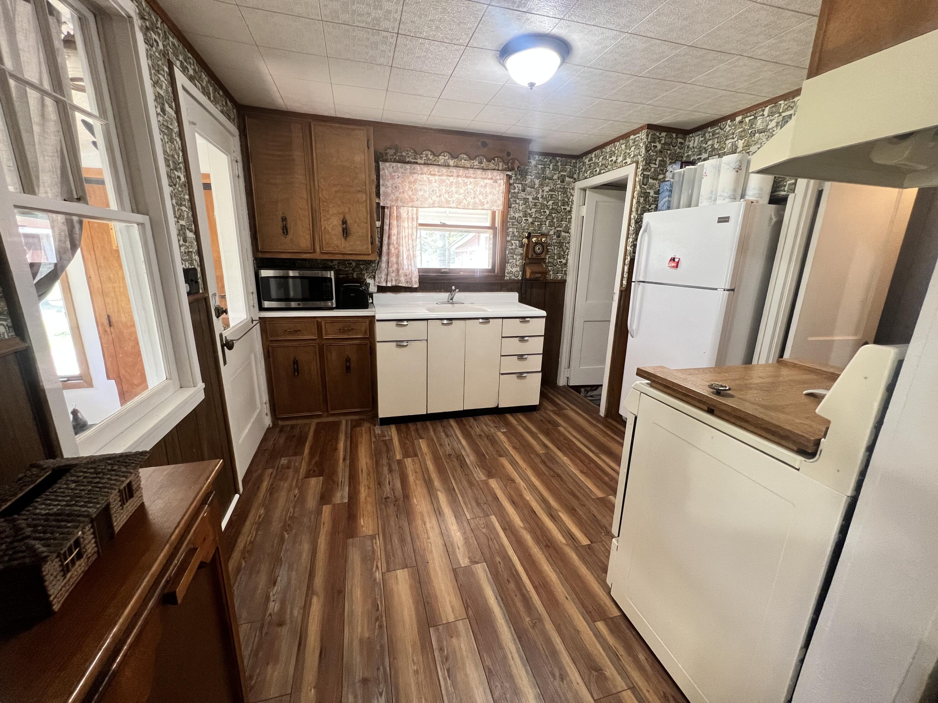 3667 Floody Drive