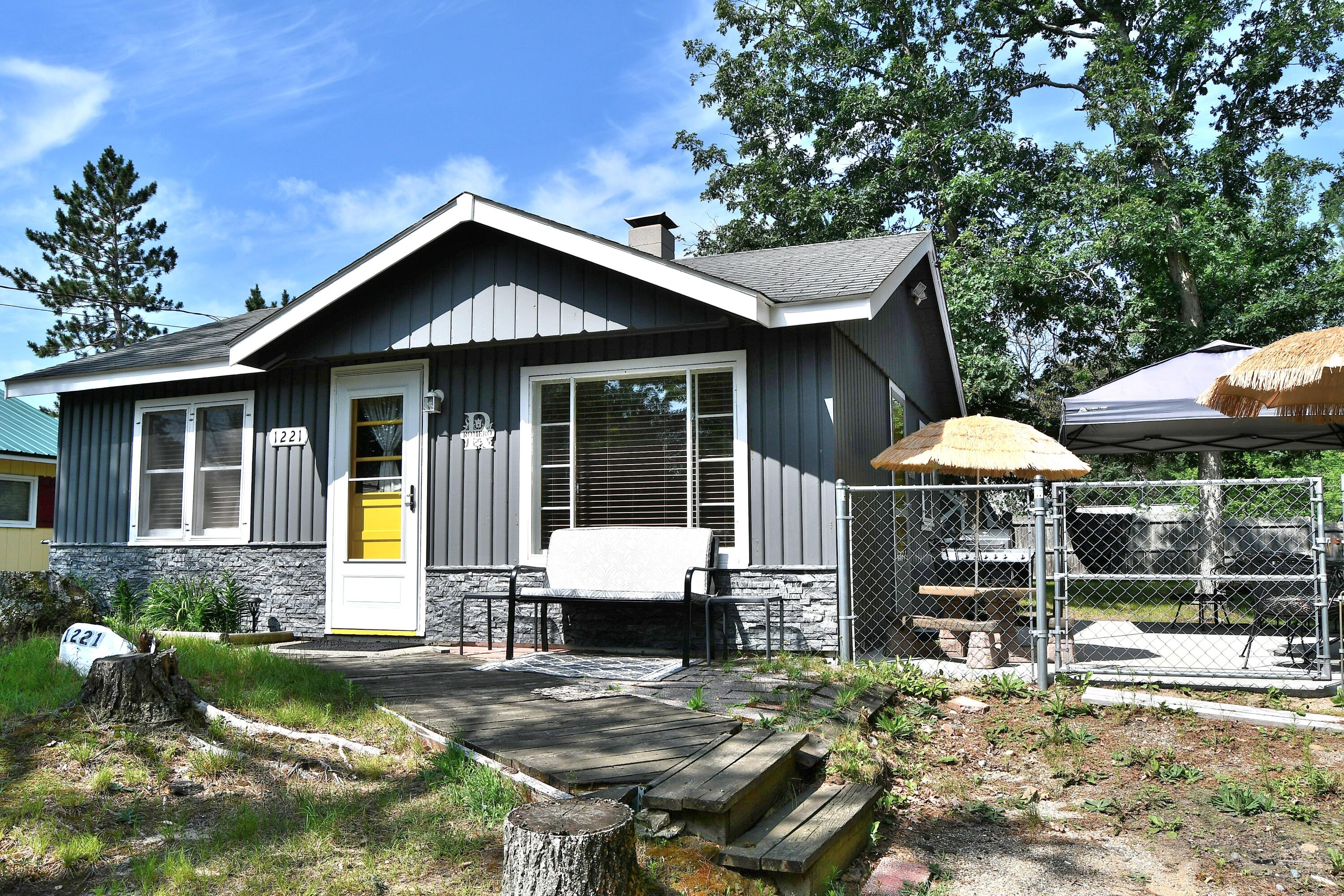 1221 Hollywood Drive, St. Helen