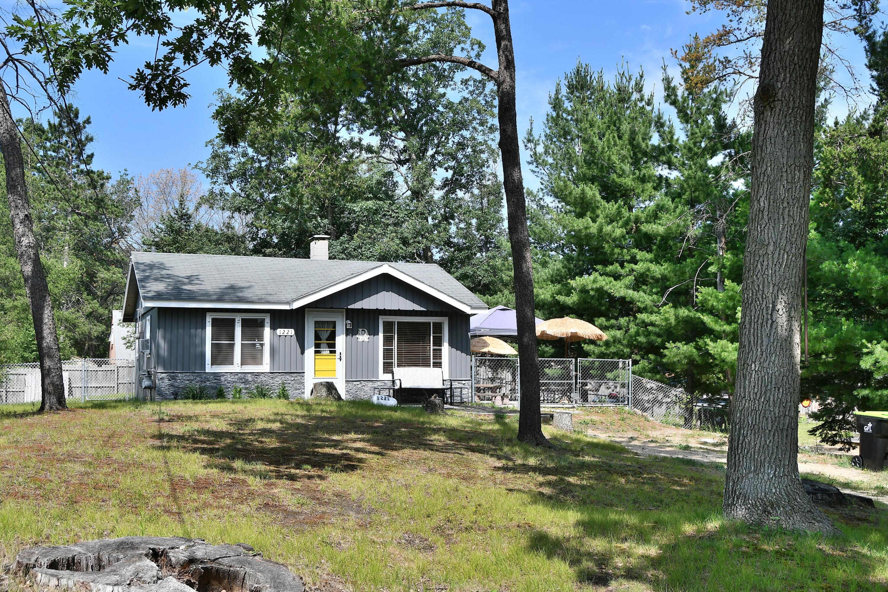 1221 Hollywood Drive, St. Helen