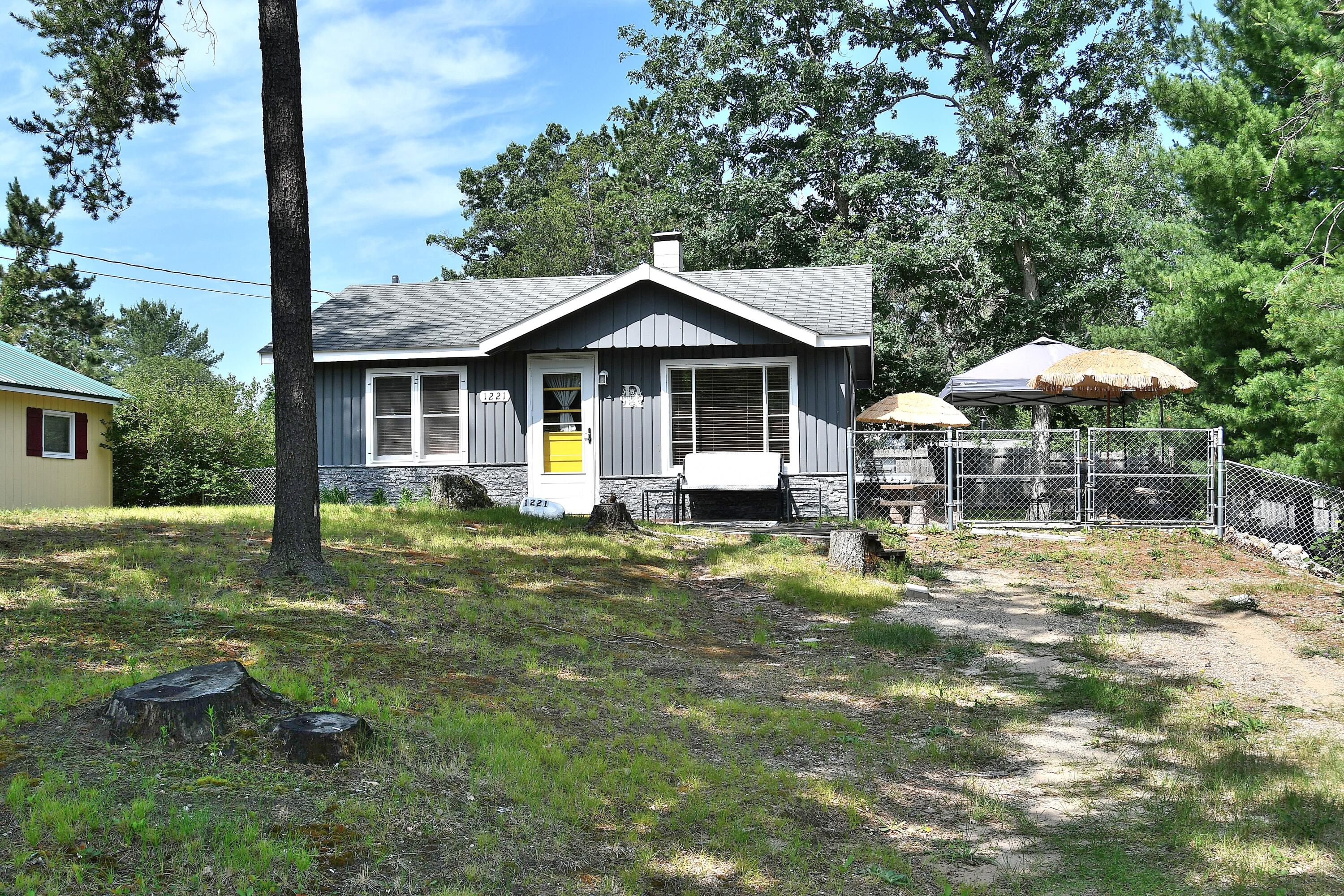 1221 Hollywood Drive, St. Helen