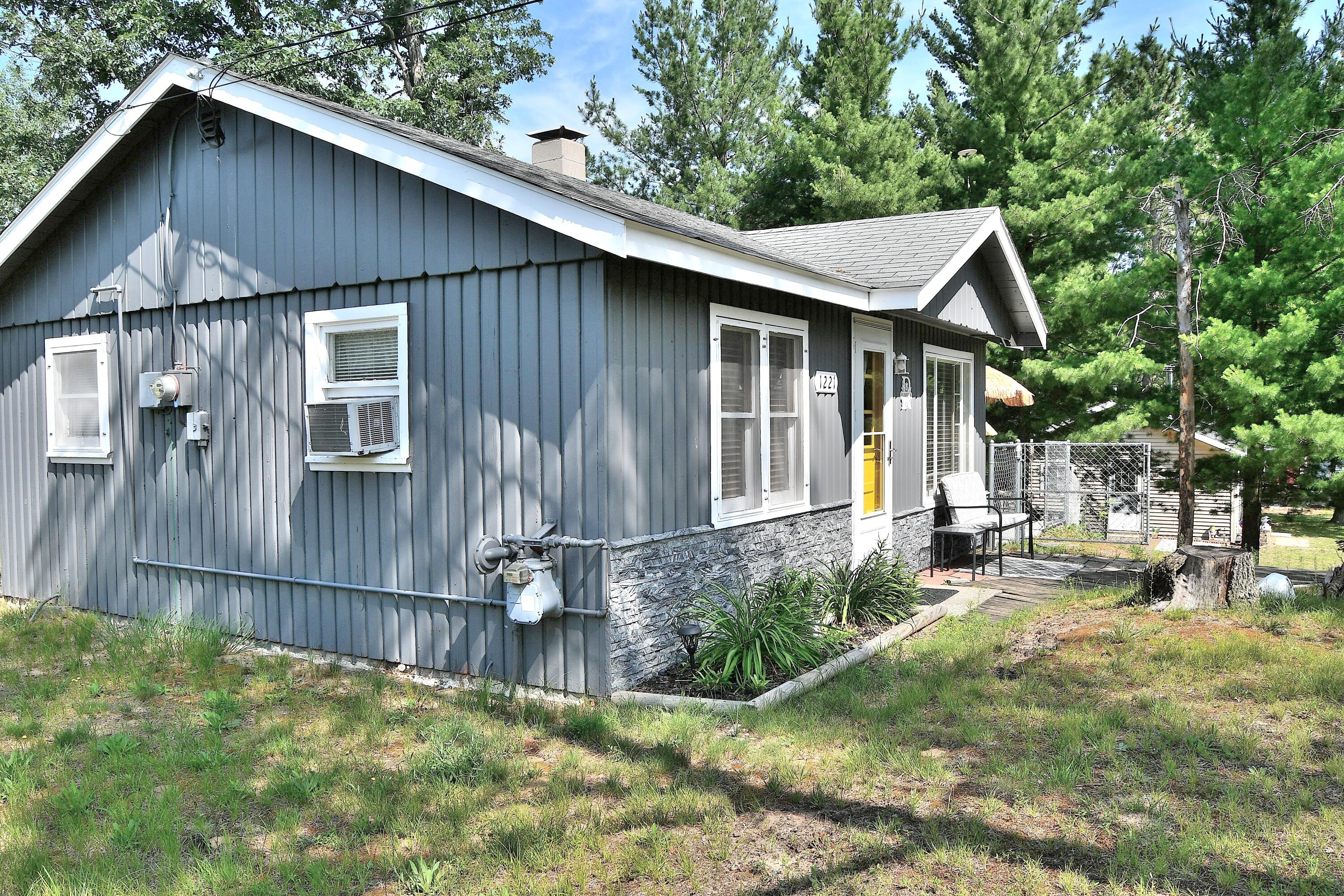 1221 Hollywood Drive, St. Helen