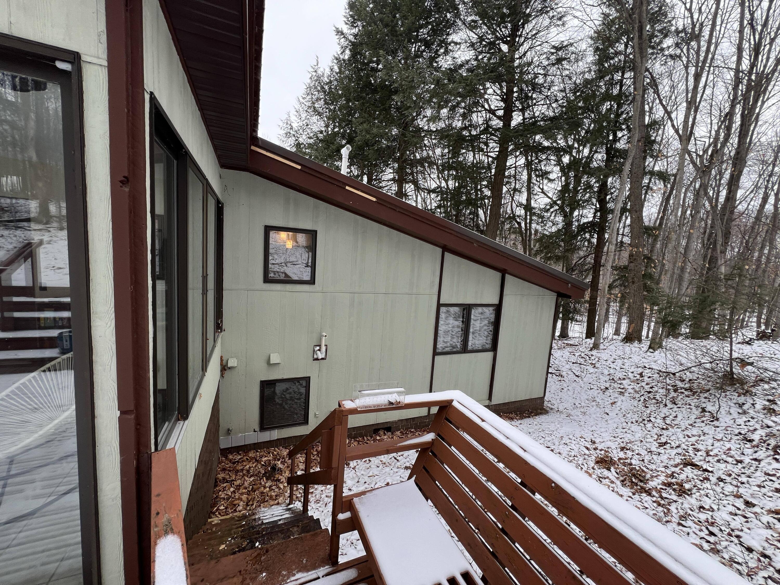 6076 Foothills Trail
