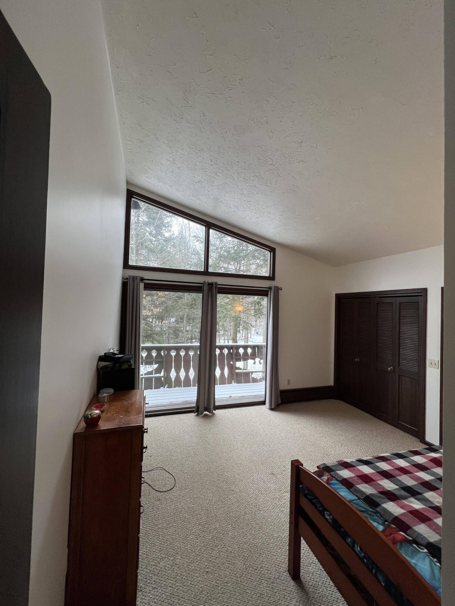 6076 Foothills Trail