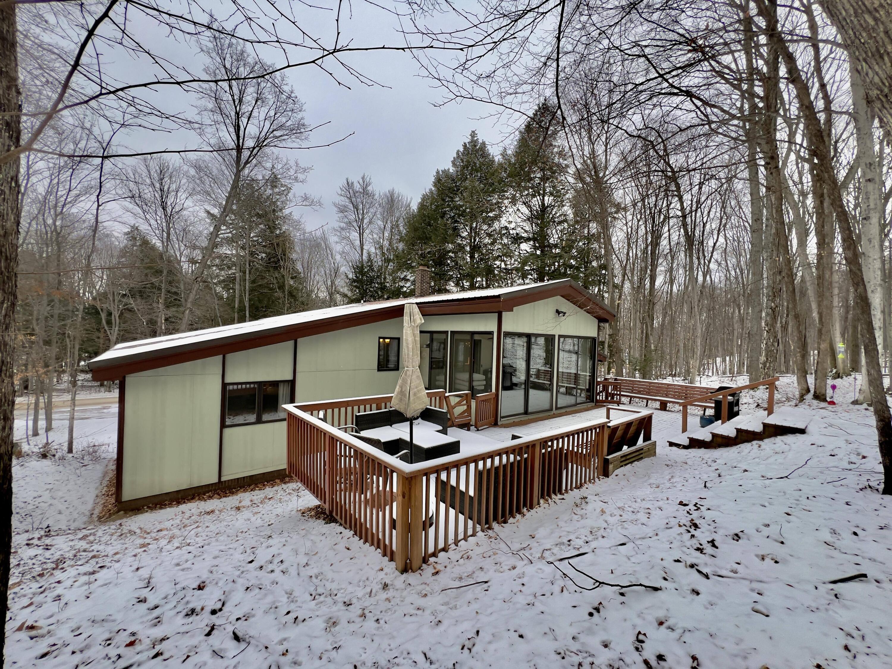 6076 Foothills Trail