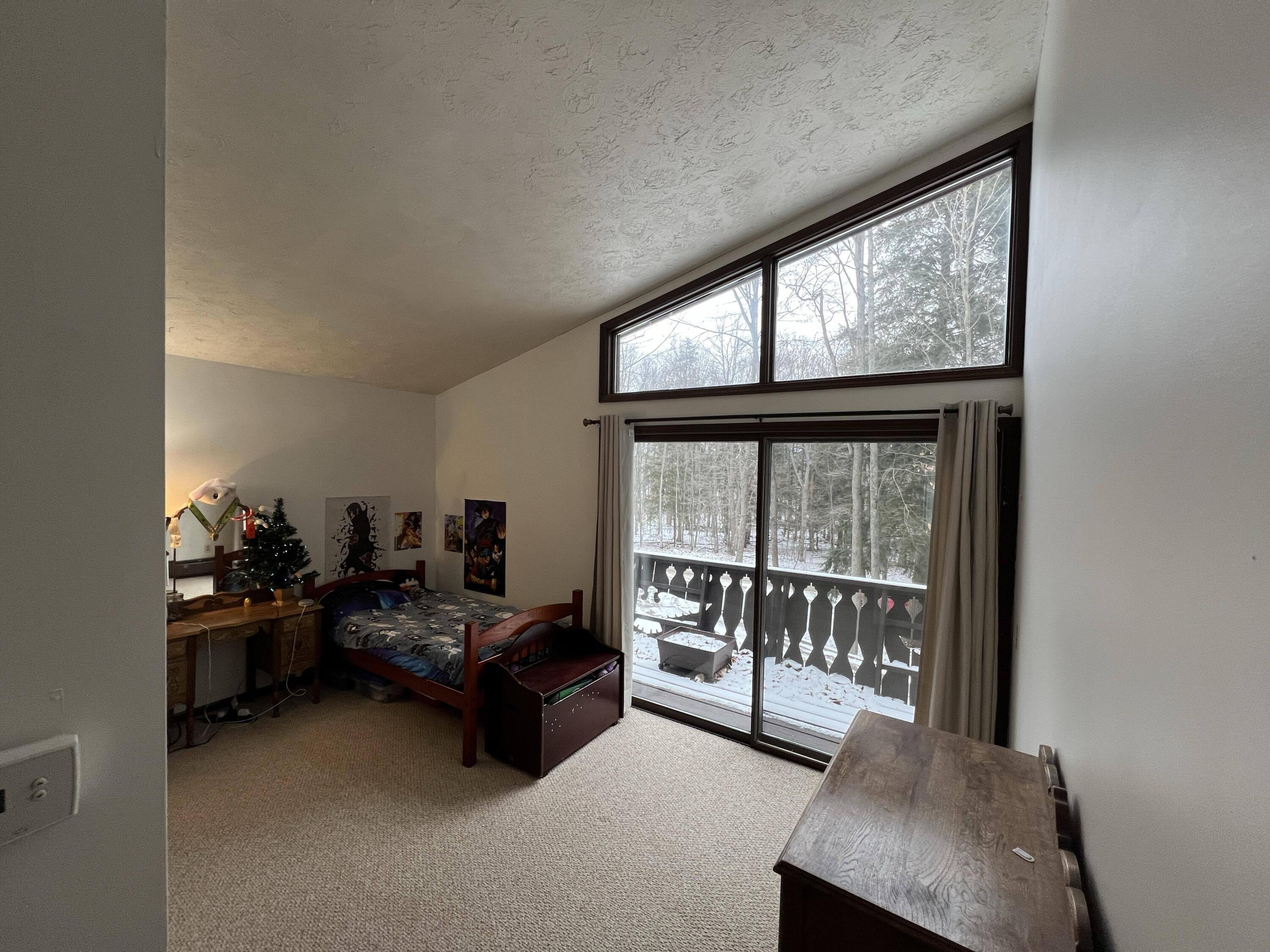6076 Foothills Trail