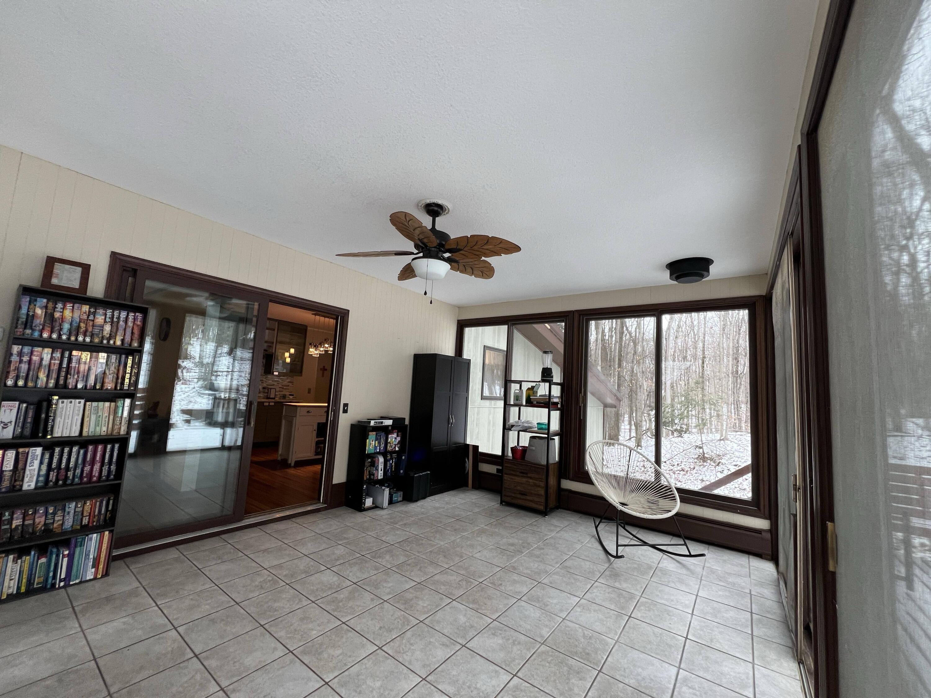 6076 Foothills Trail