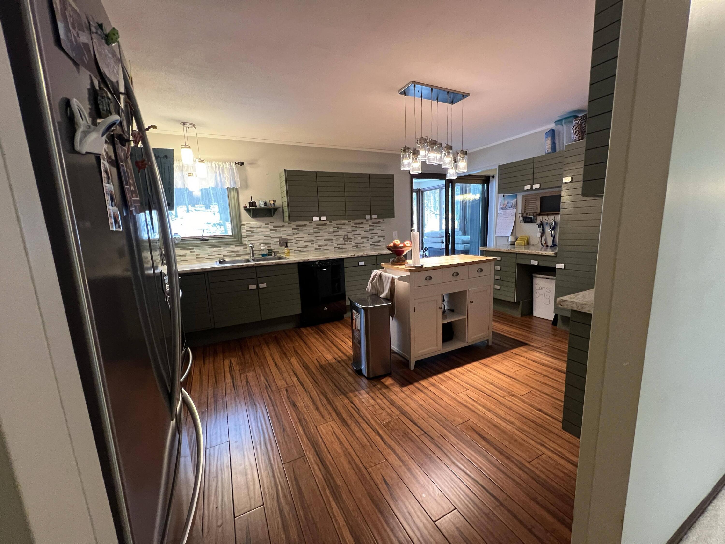 6076 Foothills Trail