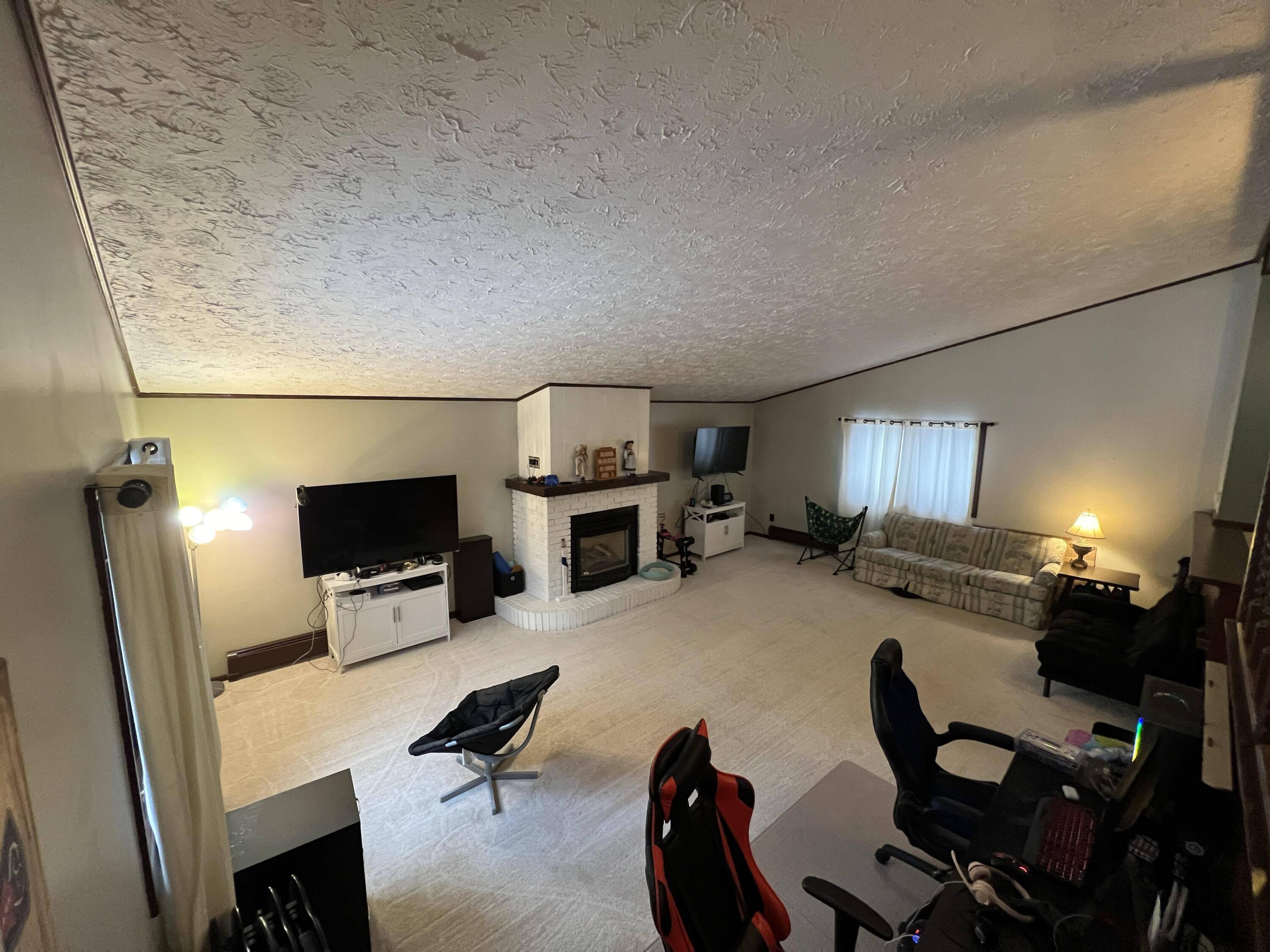 6076 Foothills Trail