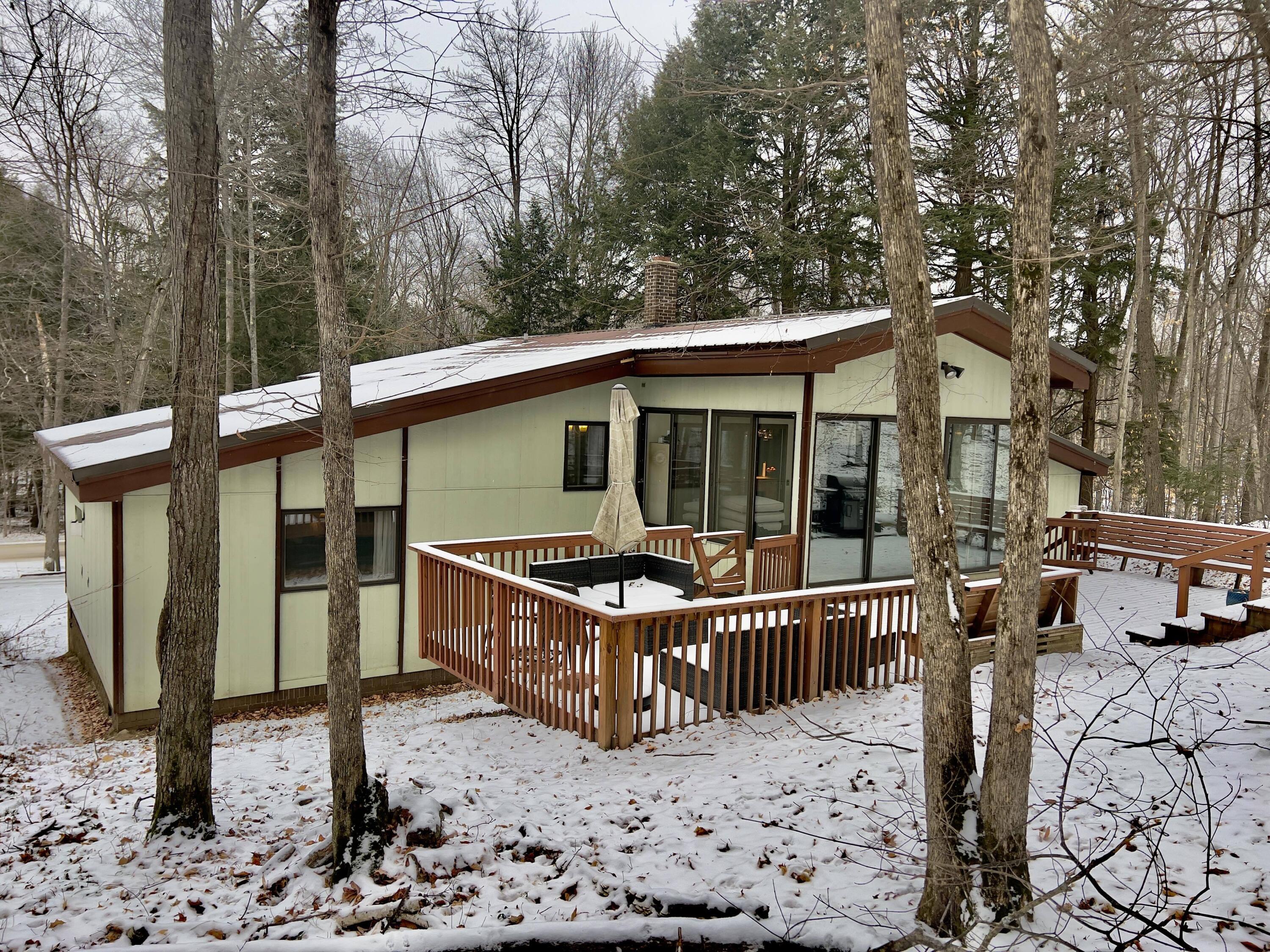 6076 Foothills Trail