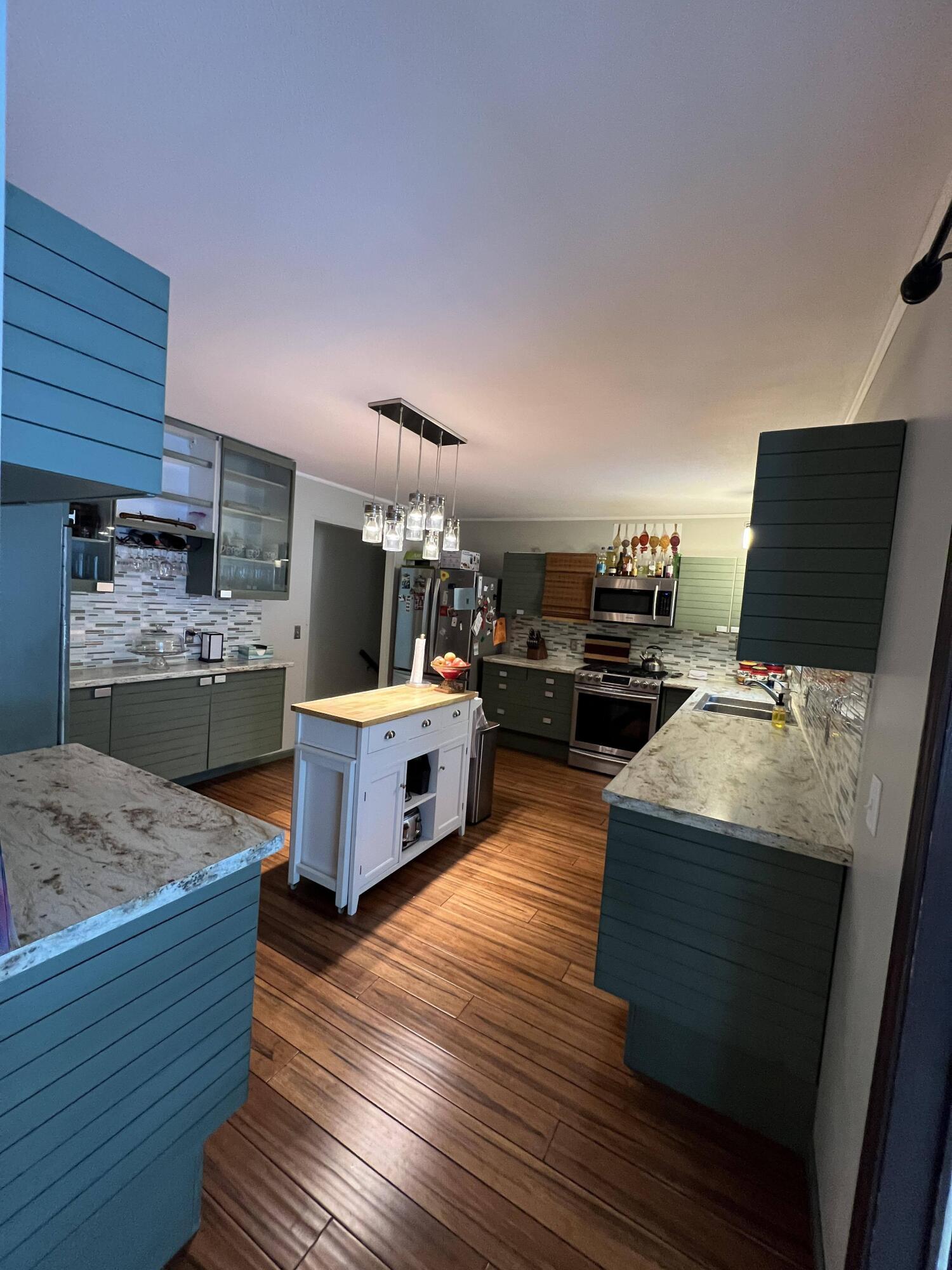 6076 Foothills Trail