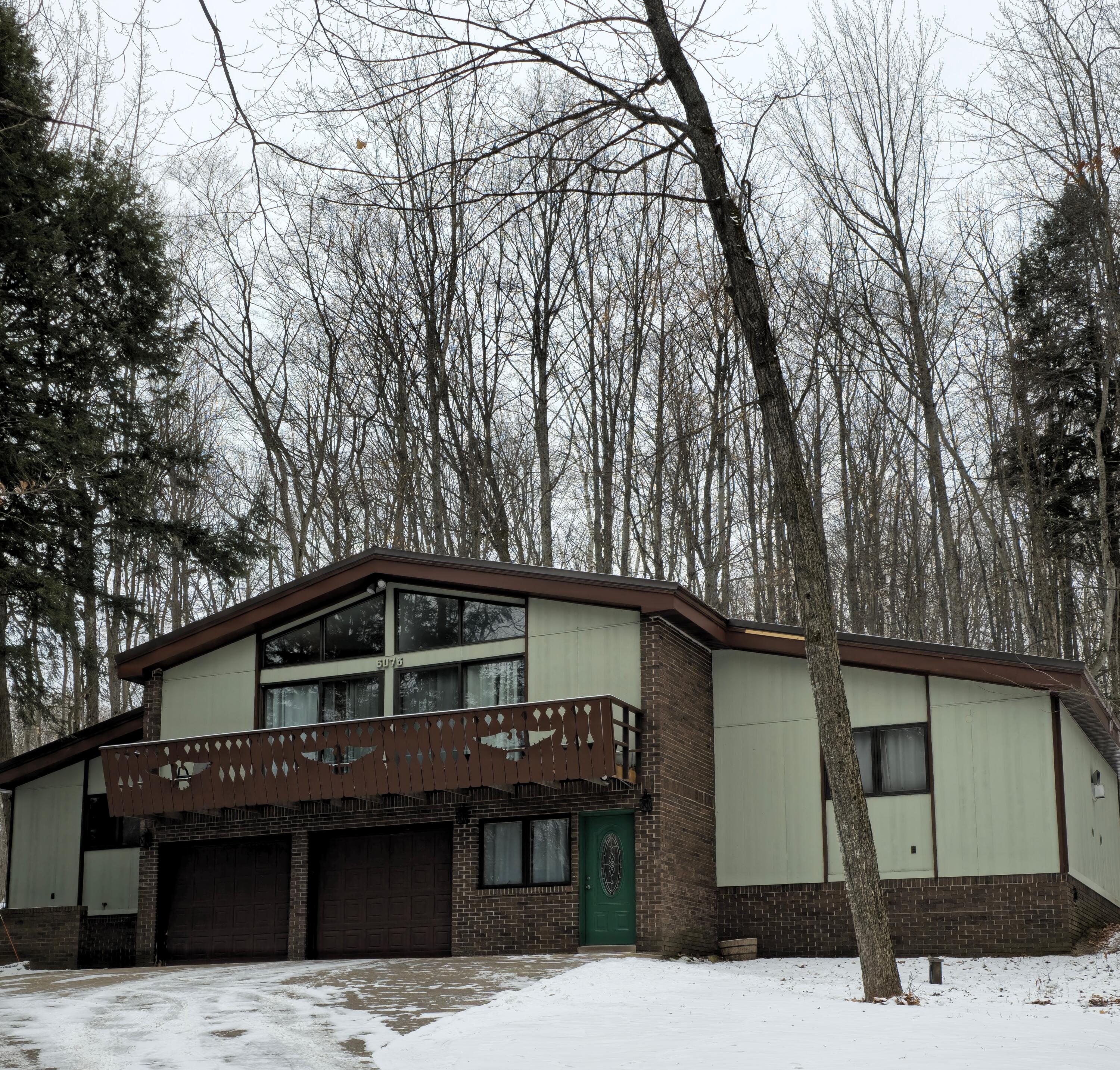 6076 Foothills Trail