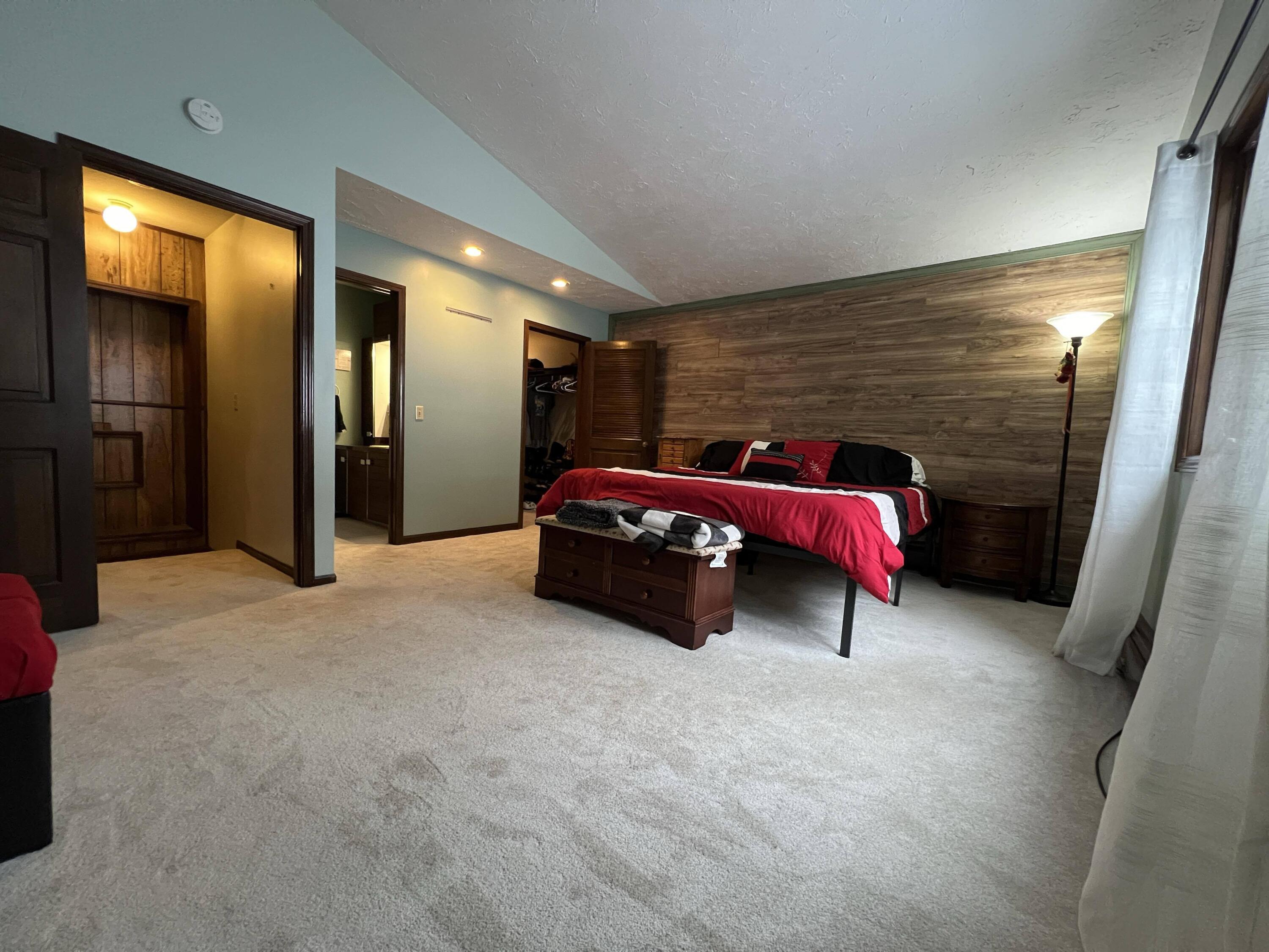 6076 Foothills Trail