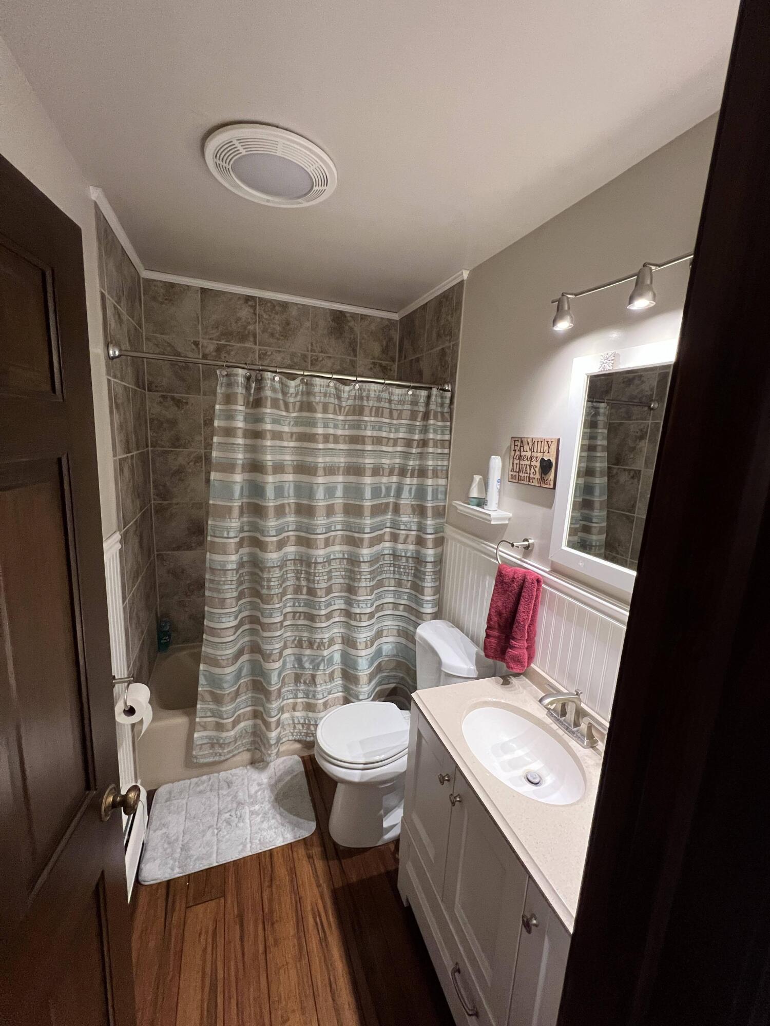 6076 Foothills Trail