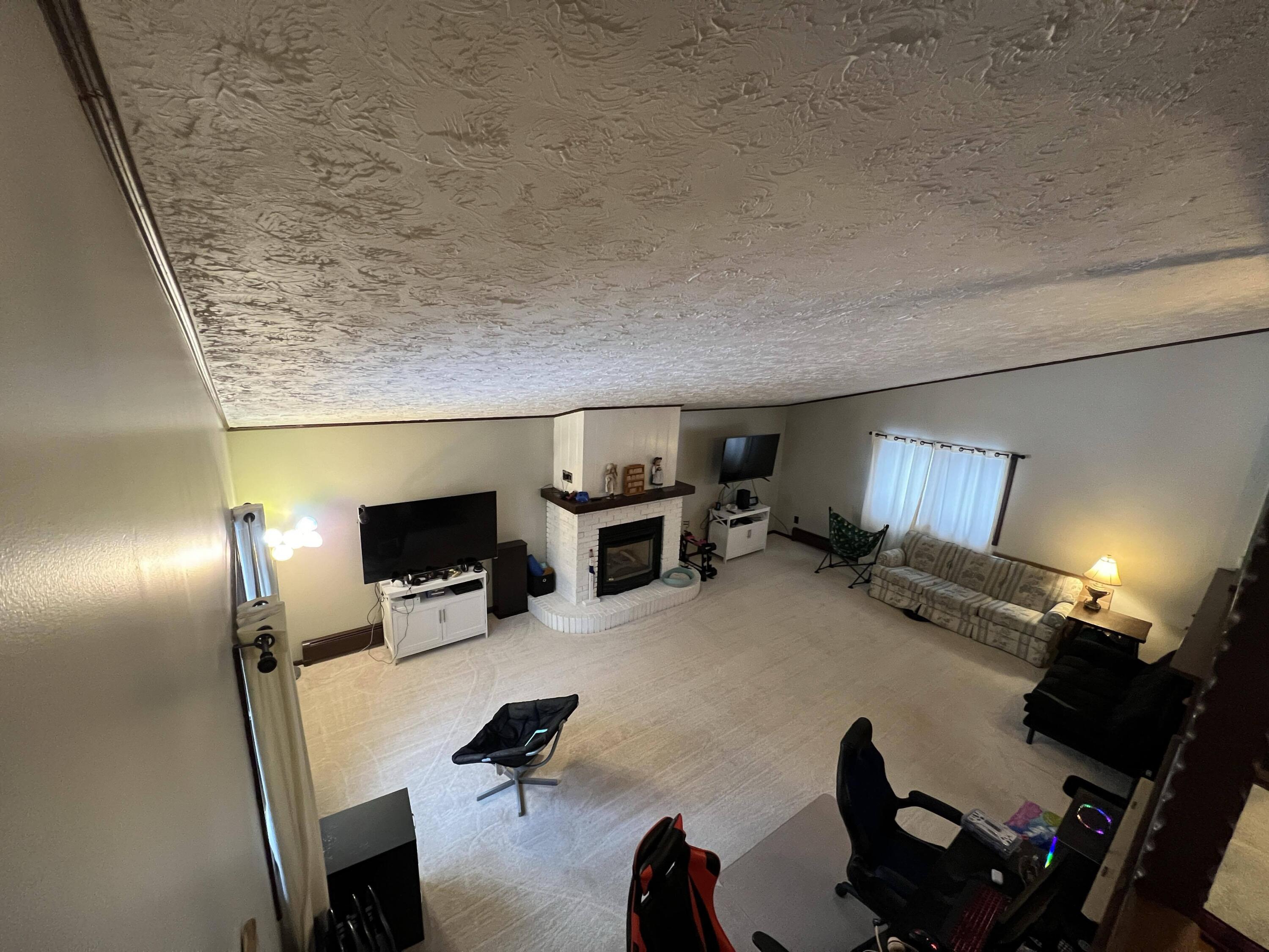 6076 Foothills Trail