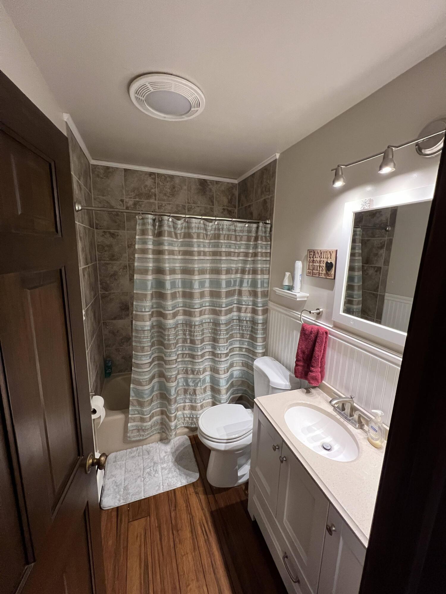 6076 Foothills Trail