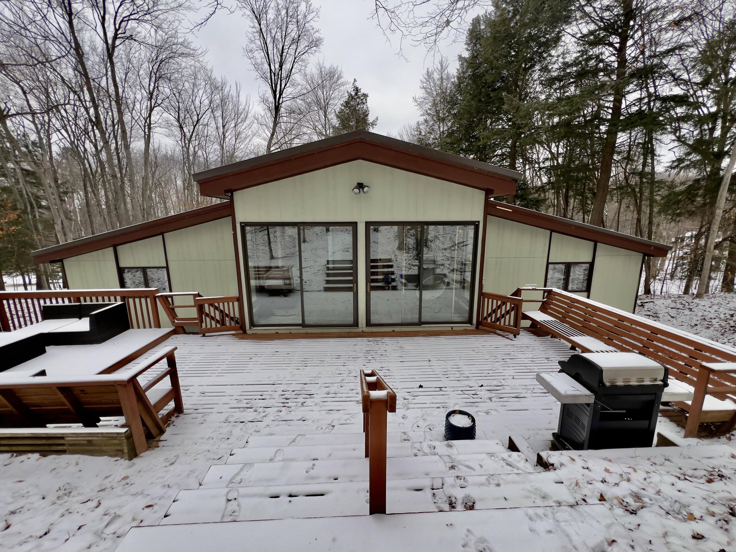 6076 Foothills Trail