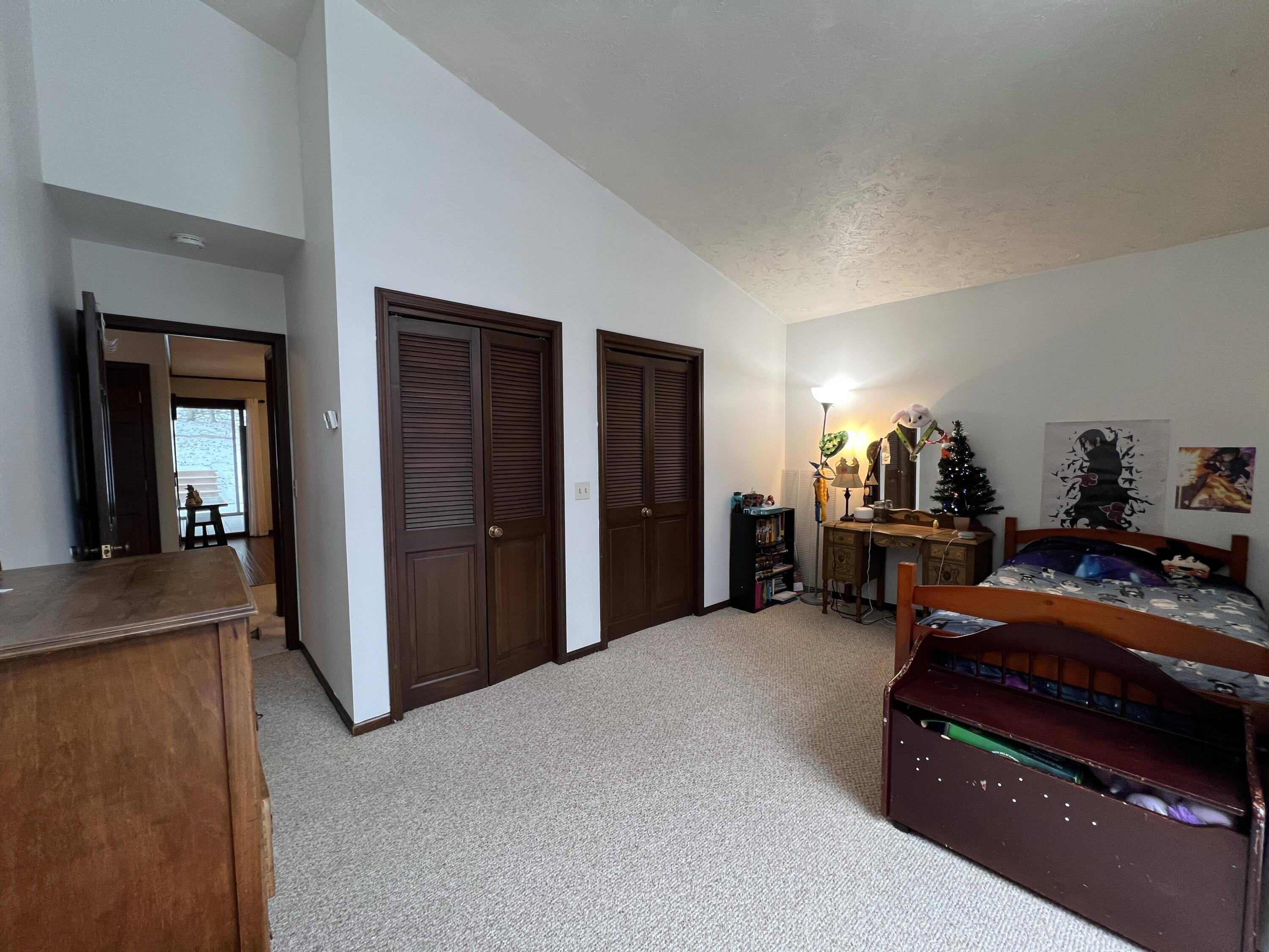 6076 Foothills Trail