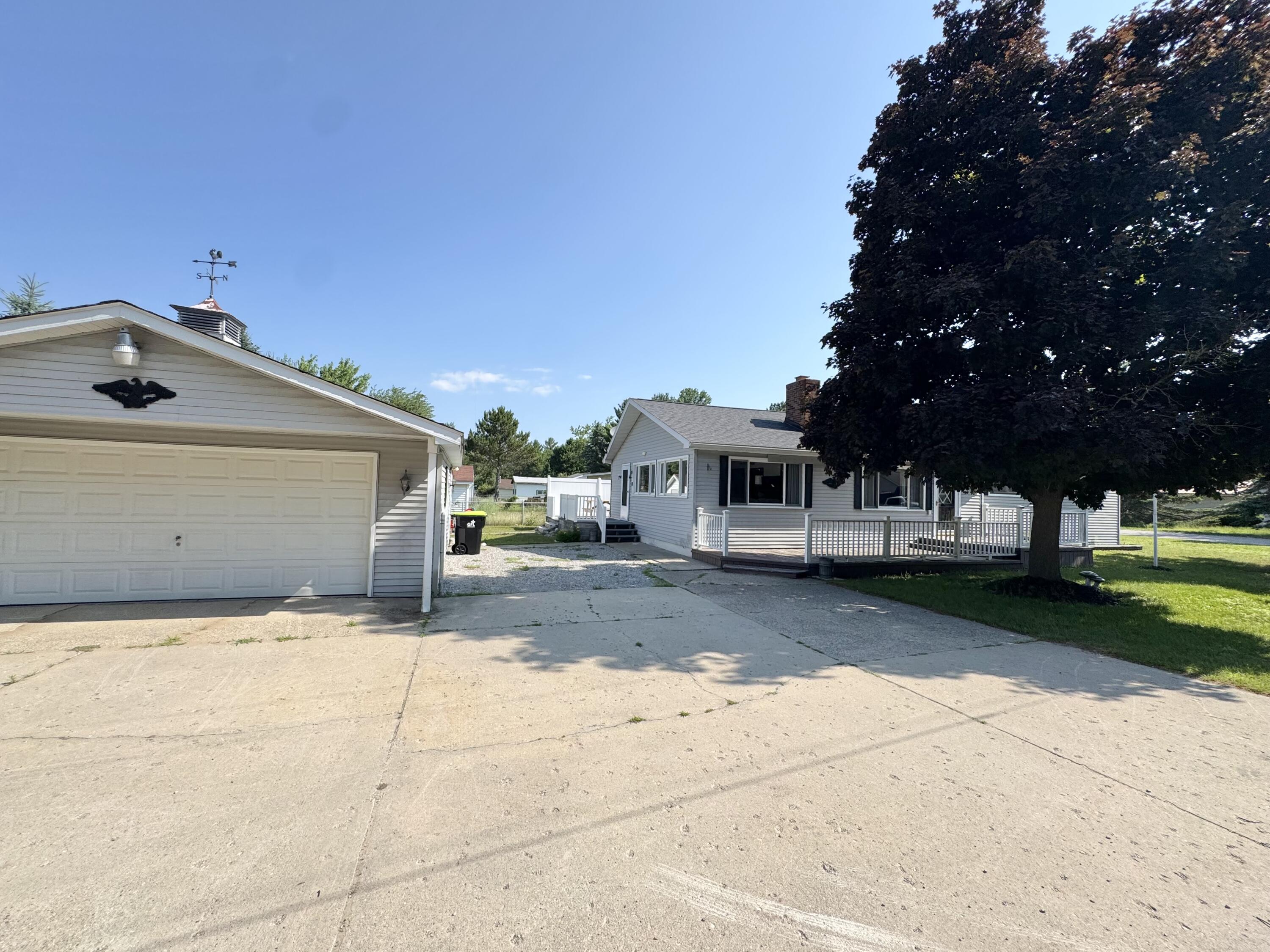 9875 Lee Road, St. Helen