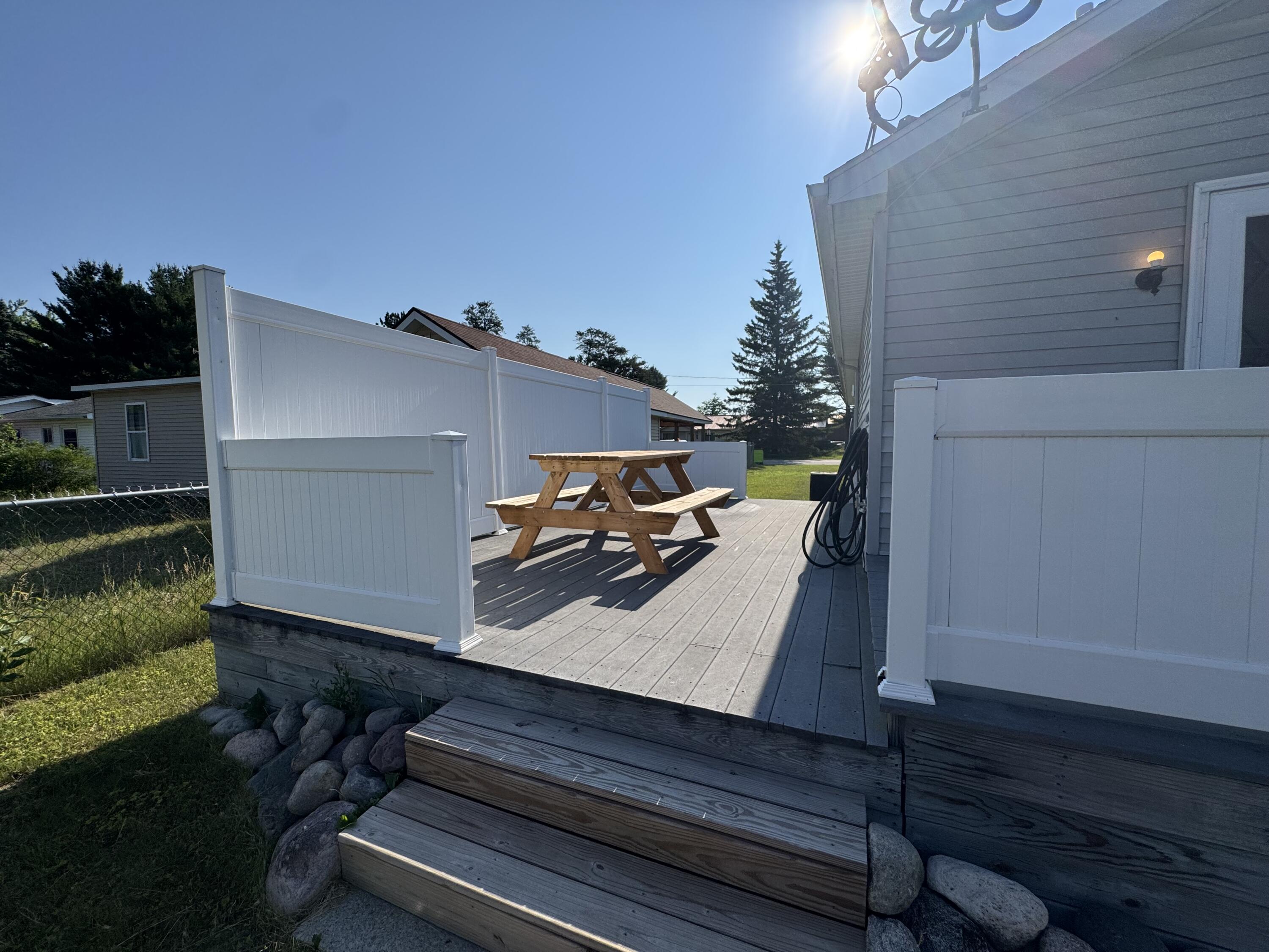 9875 Lee Road, St. Helen