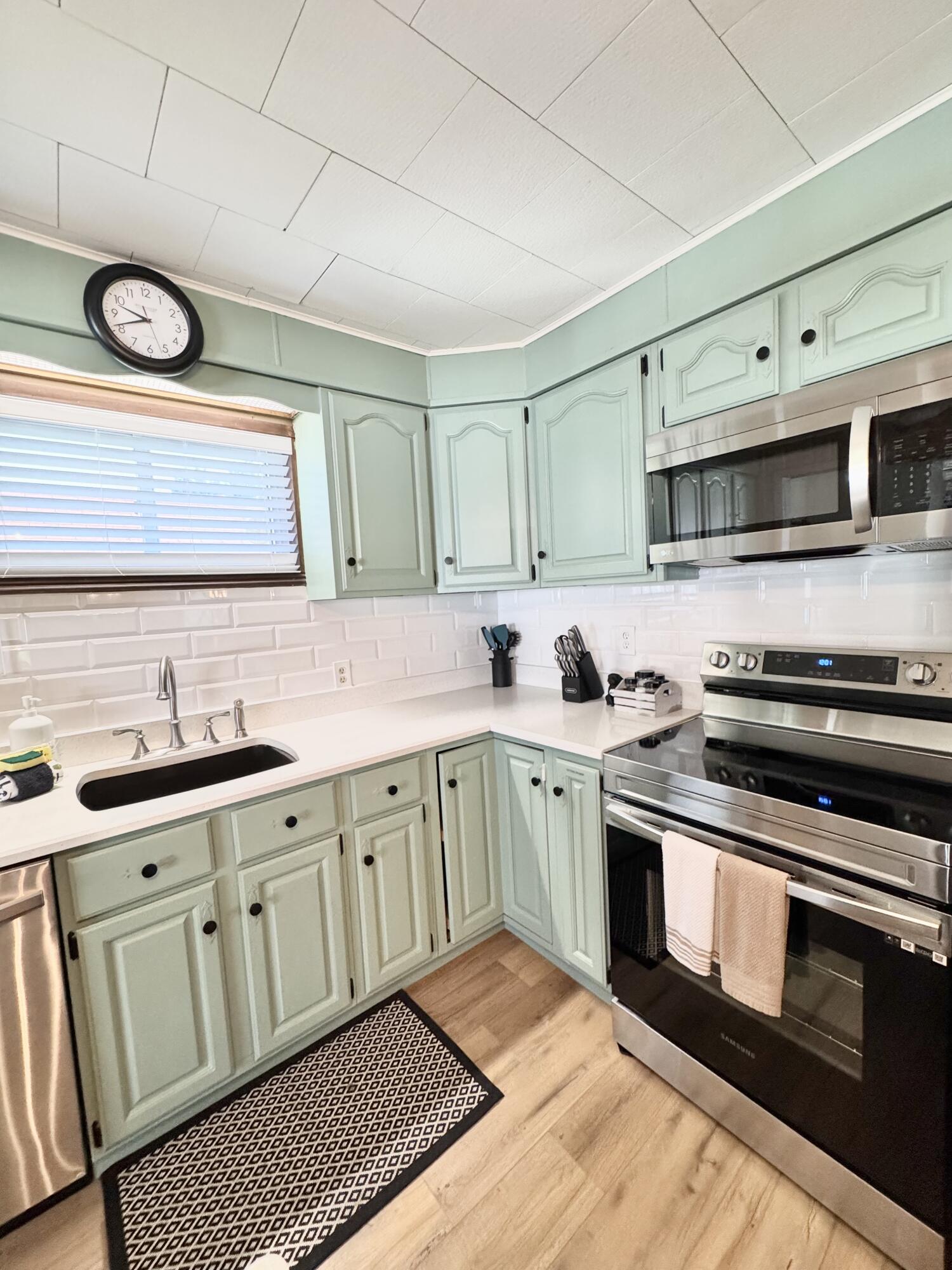 9875 Lee Road, St. Helen