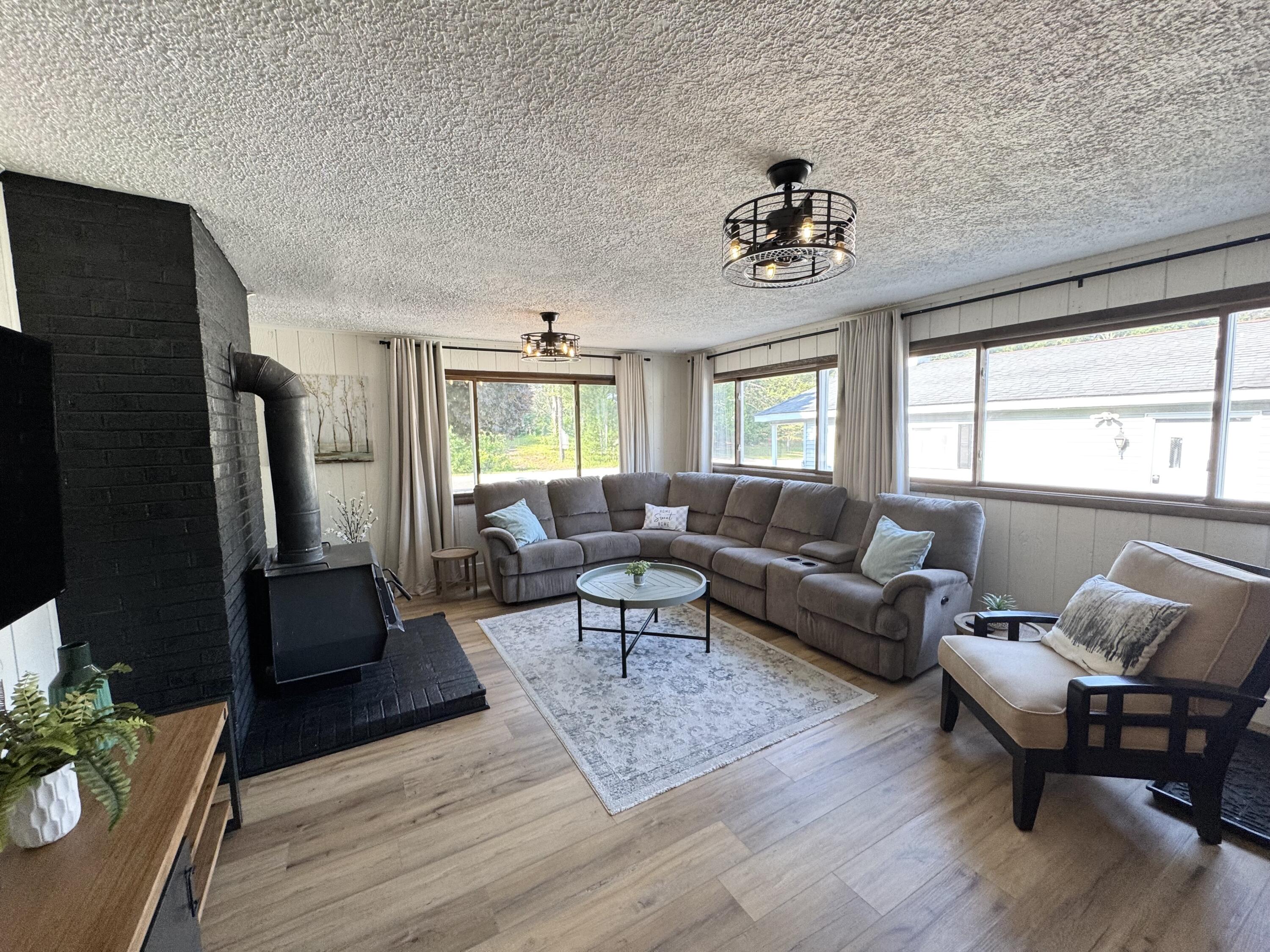 9875 Lee Road, St. Helen