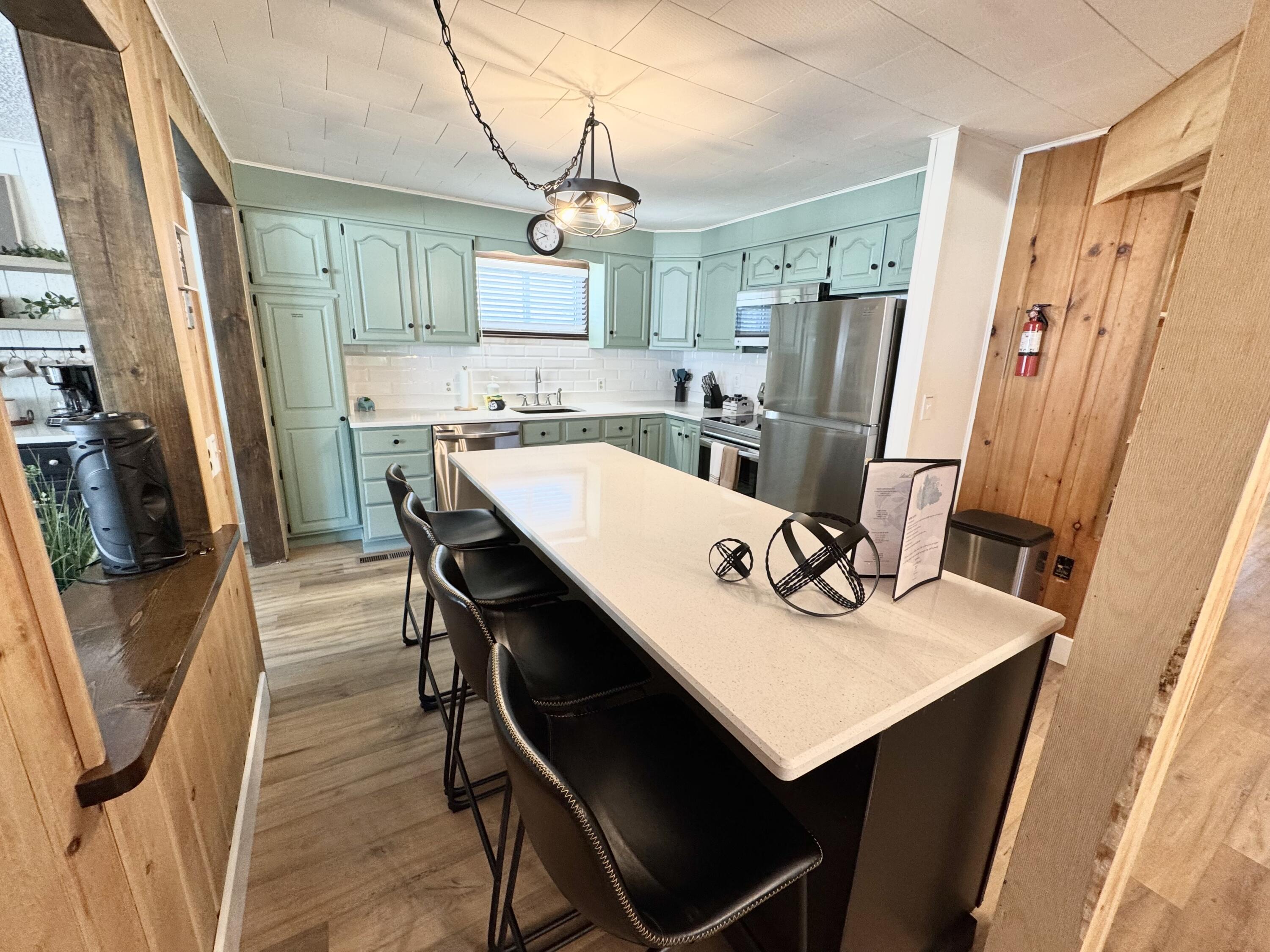 9875 Lee Road, St. Helen