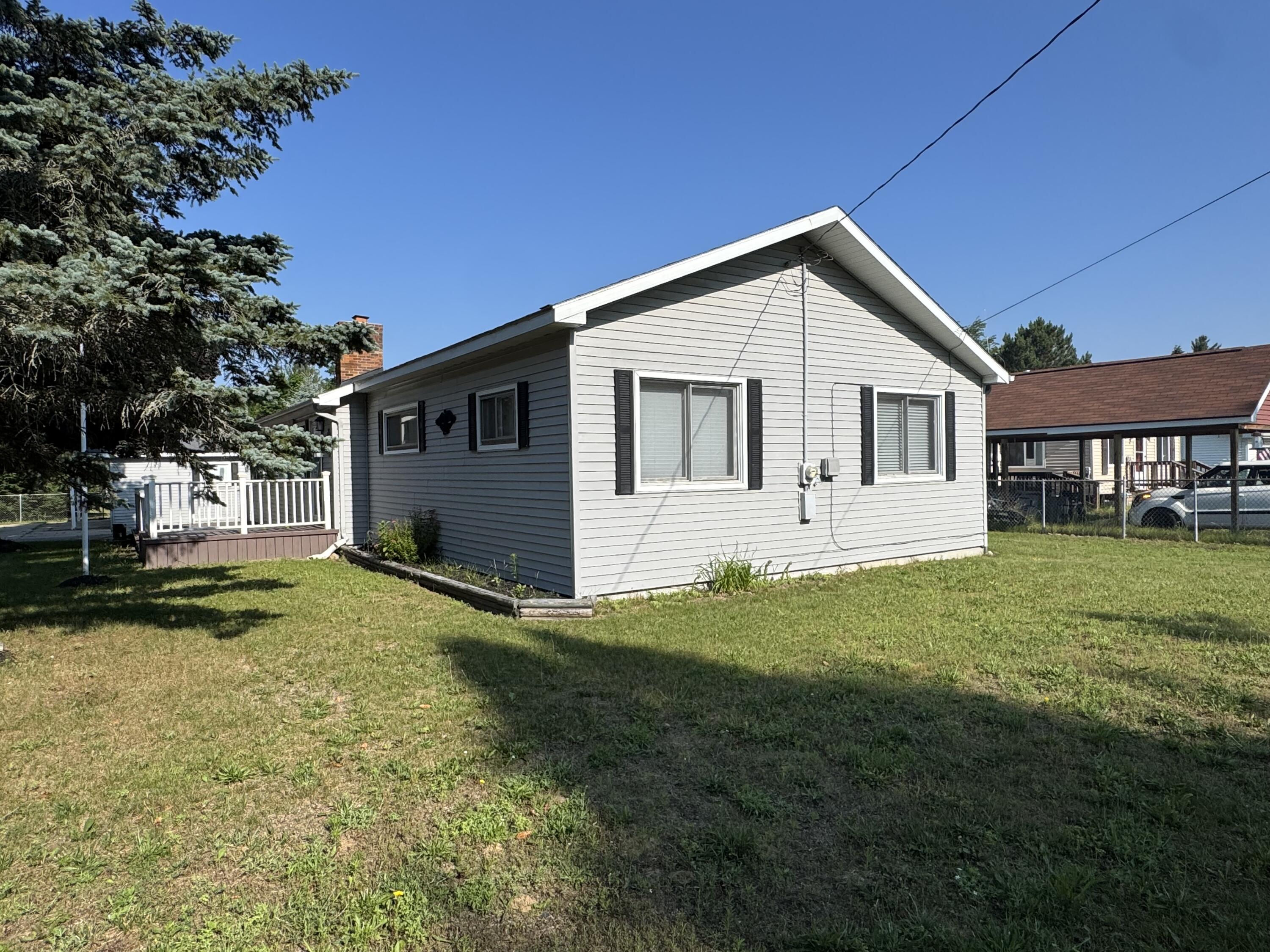 9875 Lee Road, St. Helen