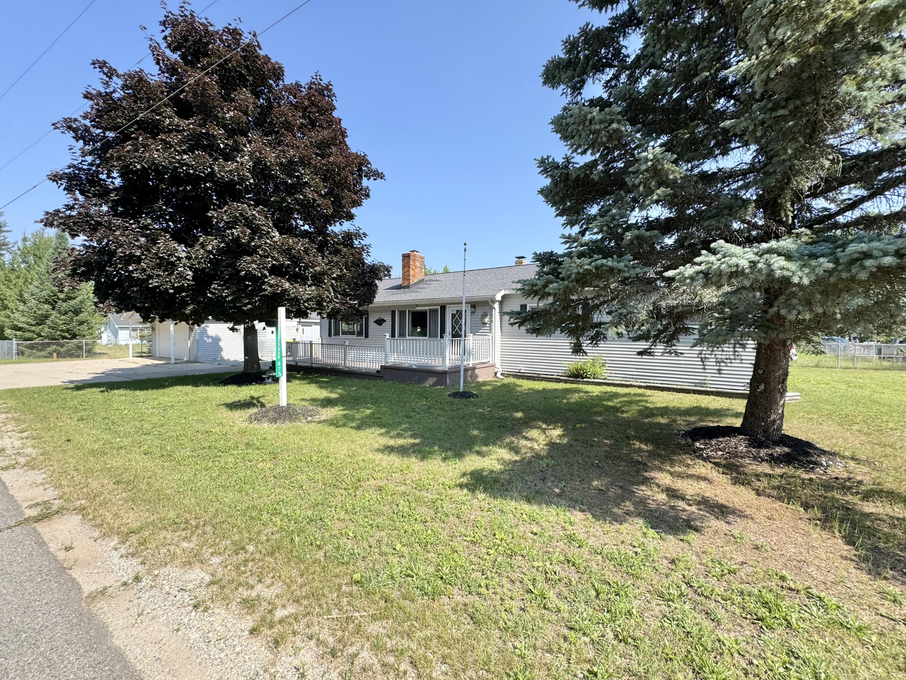 9875 Lee Road, St. Helen