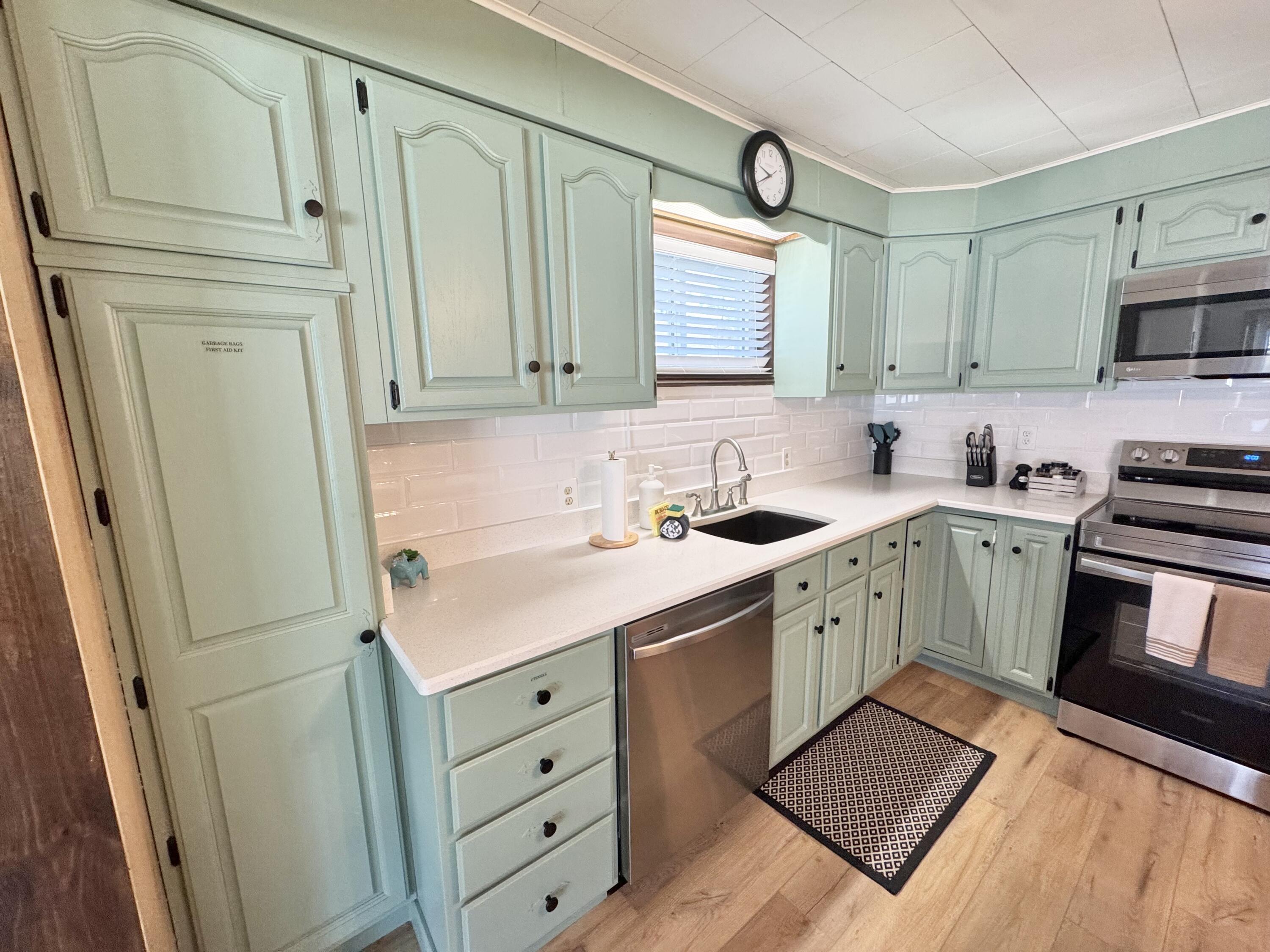 9875 Lee Road, St. Helen