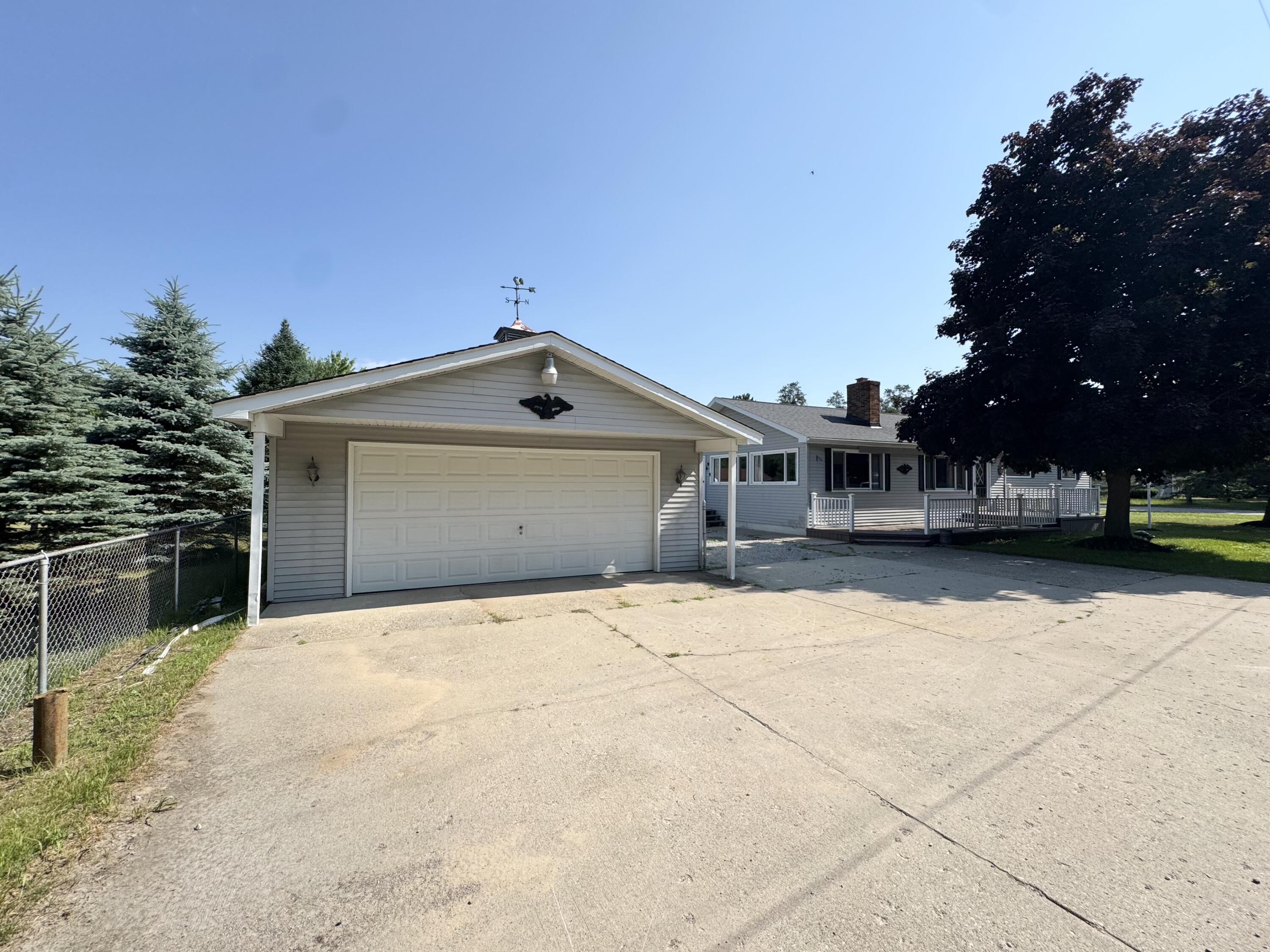 9875 Lee Road, St. Helen