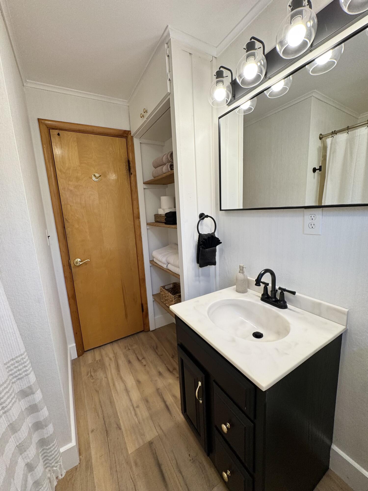 9875 Lee Road, St. Helen
