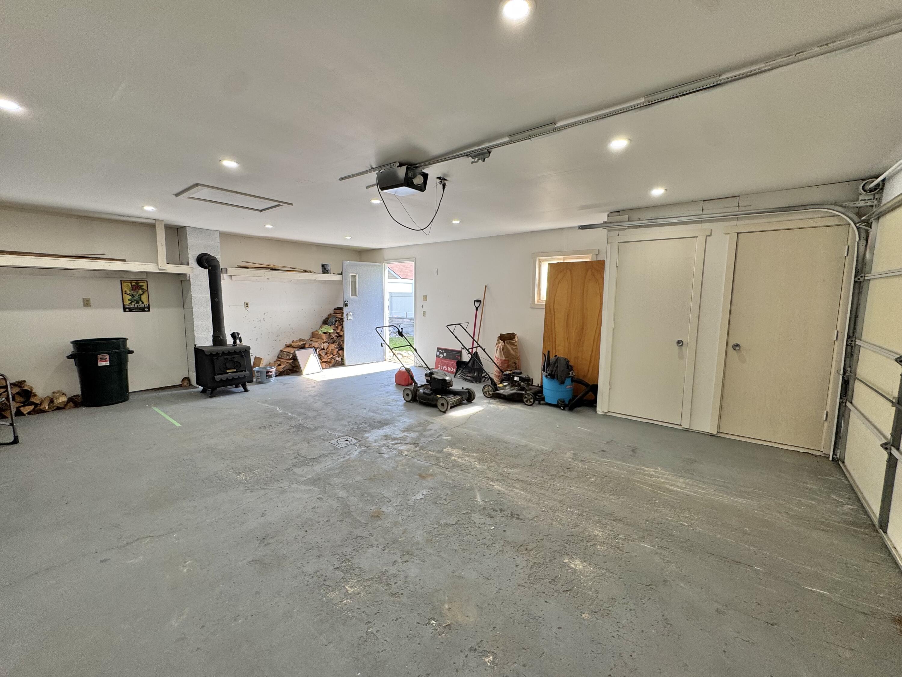9875 Lee Road, St. Helen