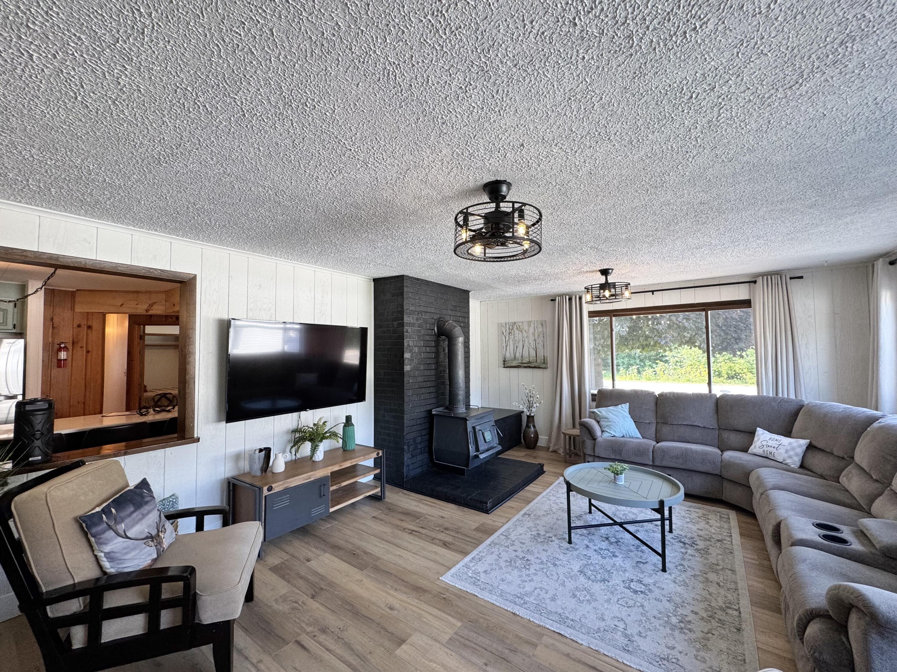 9875 Lee Road, St. Helen