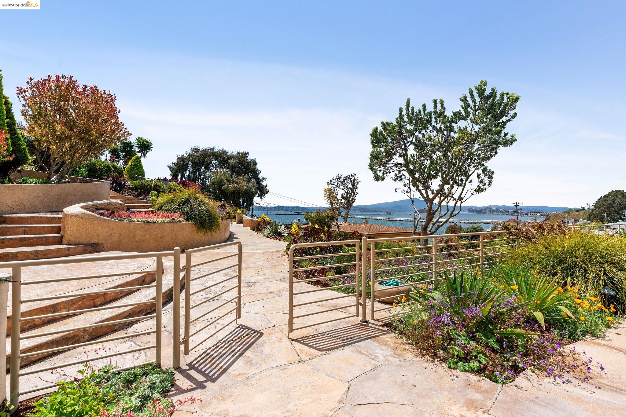 615 Western Dr