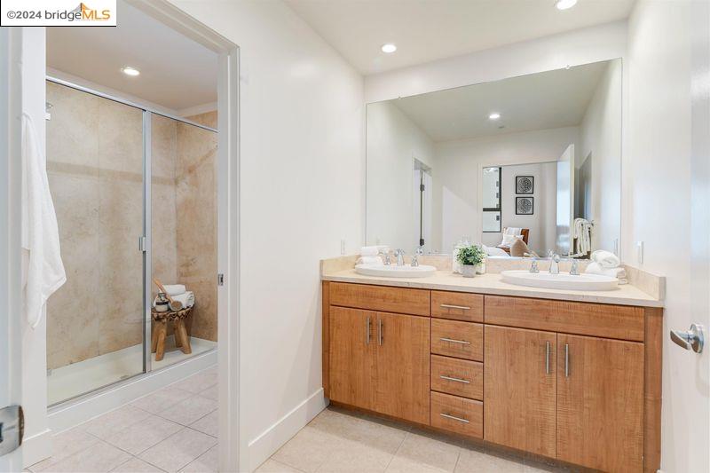 438 W Grand Ave # 716