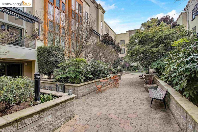 438 W Grand Ave # 716