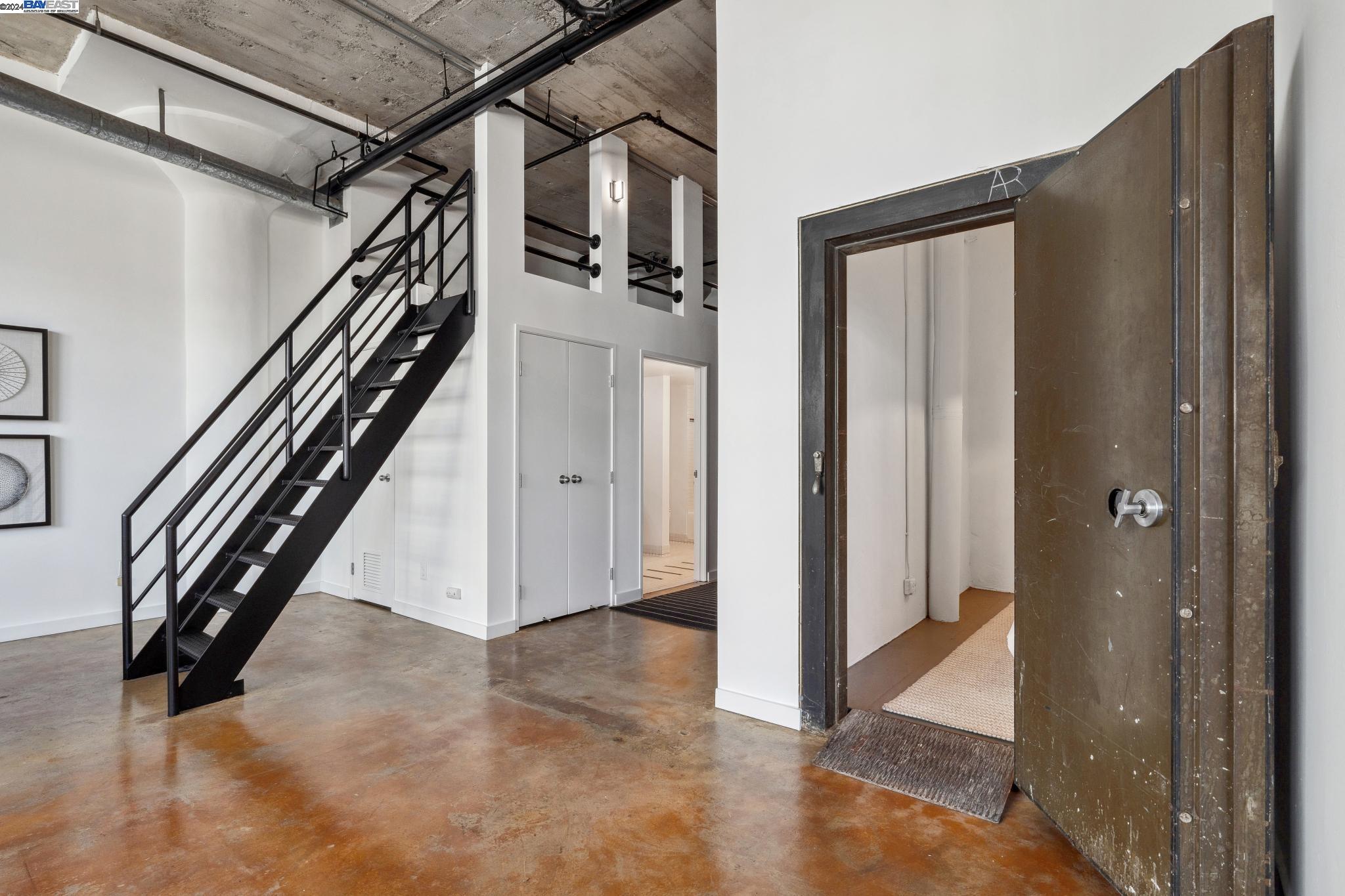 247 4Th St # 202