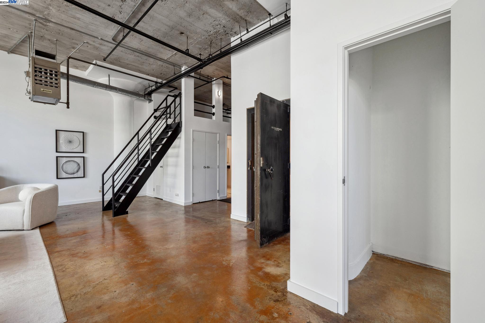 247 4Th St # 202