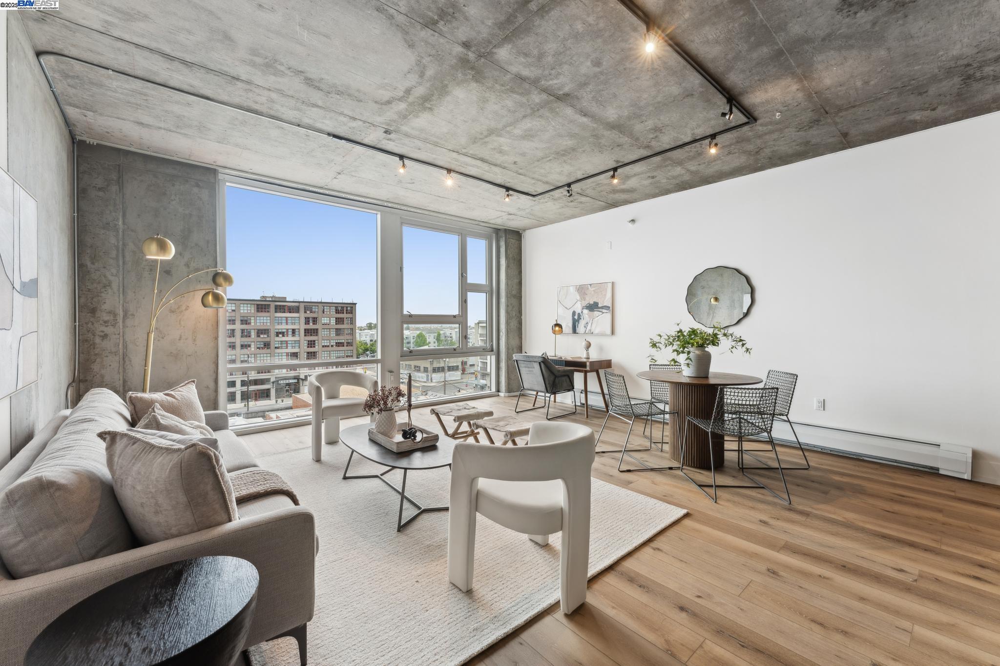 311 Oak St # 729