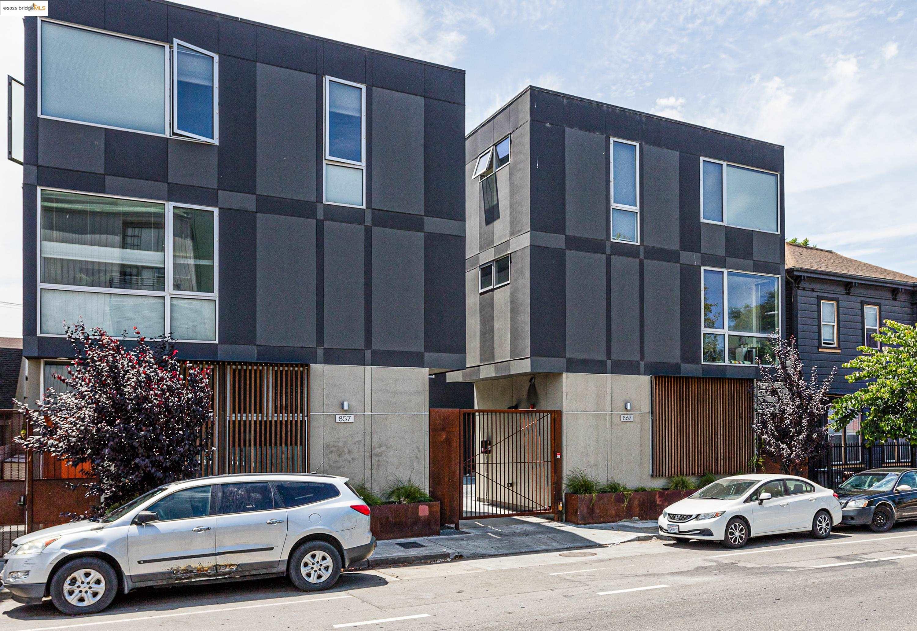 861 W Grand Ave